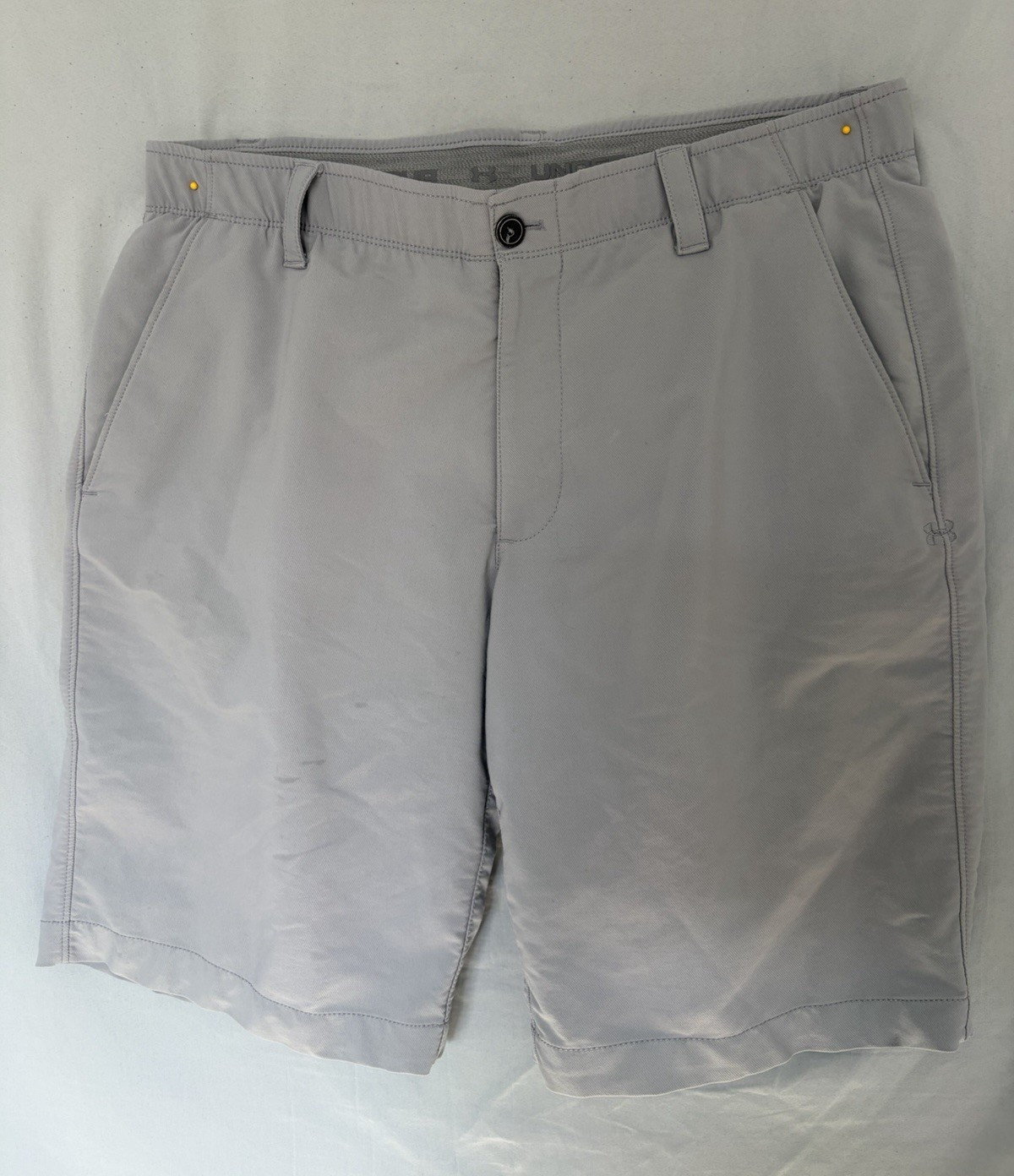 Under Armour Men’s Solid Gray Chino Shorts Flat Front 10″ Inseam Pockets