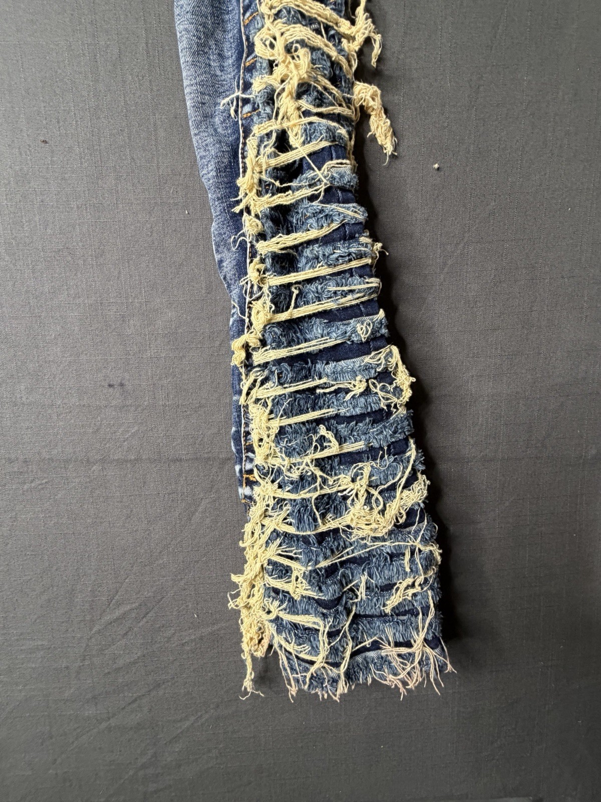 Valabasas Distressed Raw Edge Trim Stacked Flare 30/35(109)