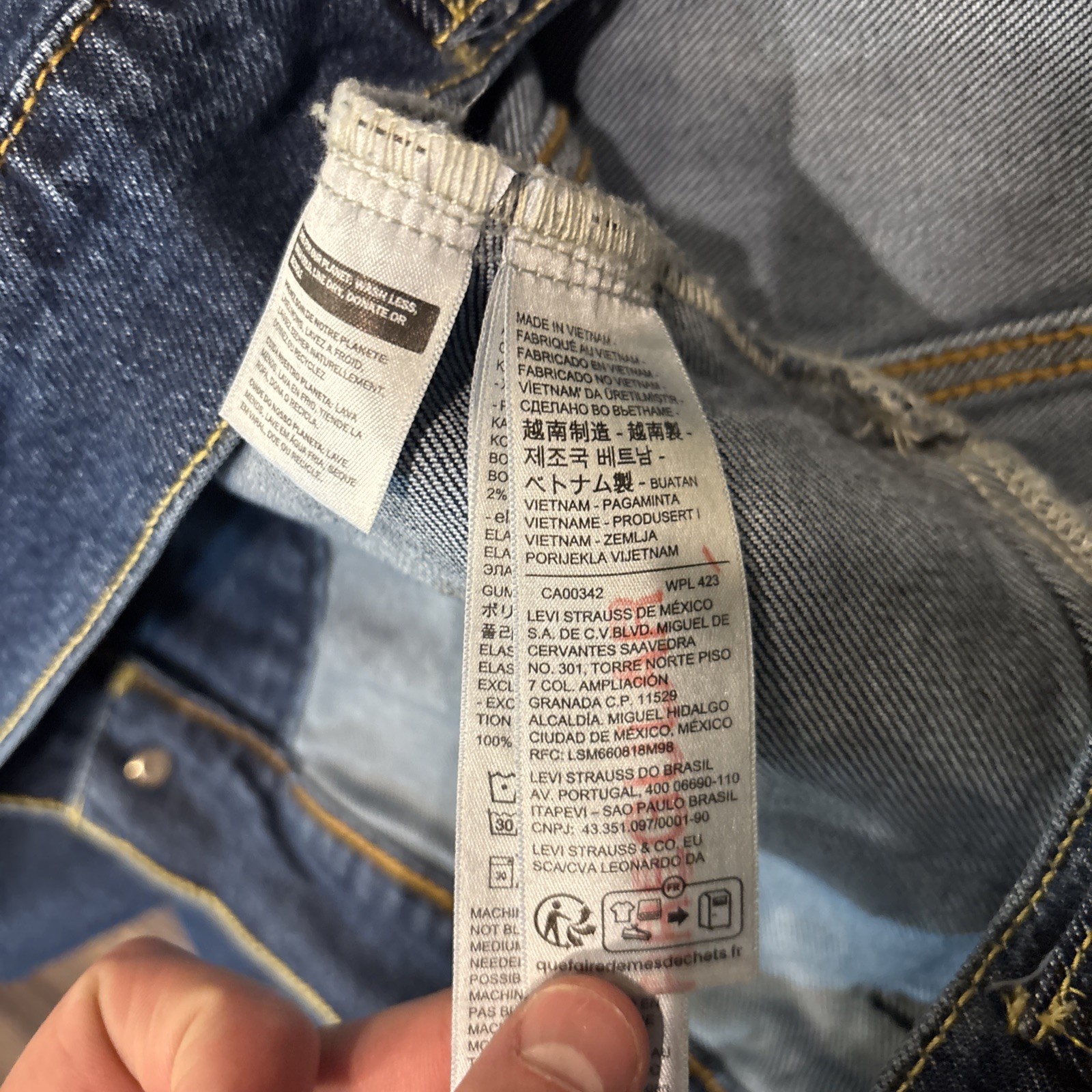 Levi’s Denim Trucker Jacket Mens M Blue Standard Stretch Cotton Irregular NWT