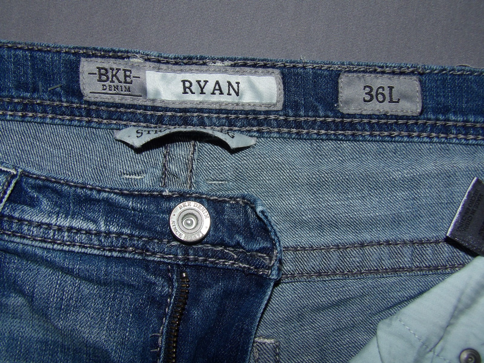 Buckle BKE Medium Wash Stretch RYAN Straight Leg Denim Jeans Men’s 36 X 34