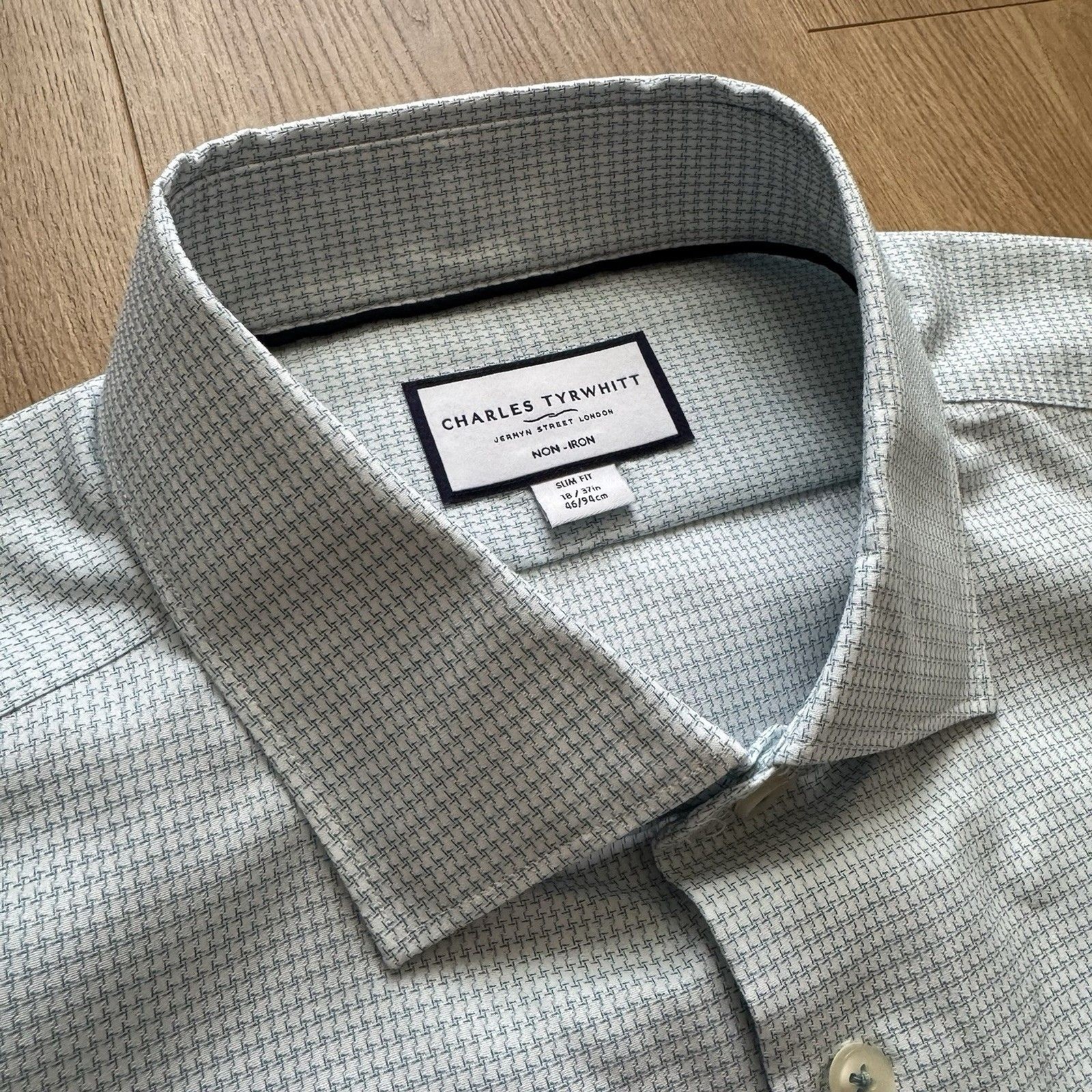 NWOT Charles Tyrwhitt Dress Shirt Mens 18/37in Slim Fit Non Iron Geometric