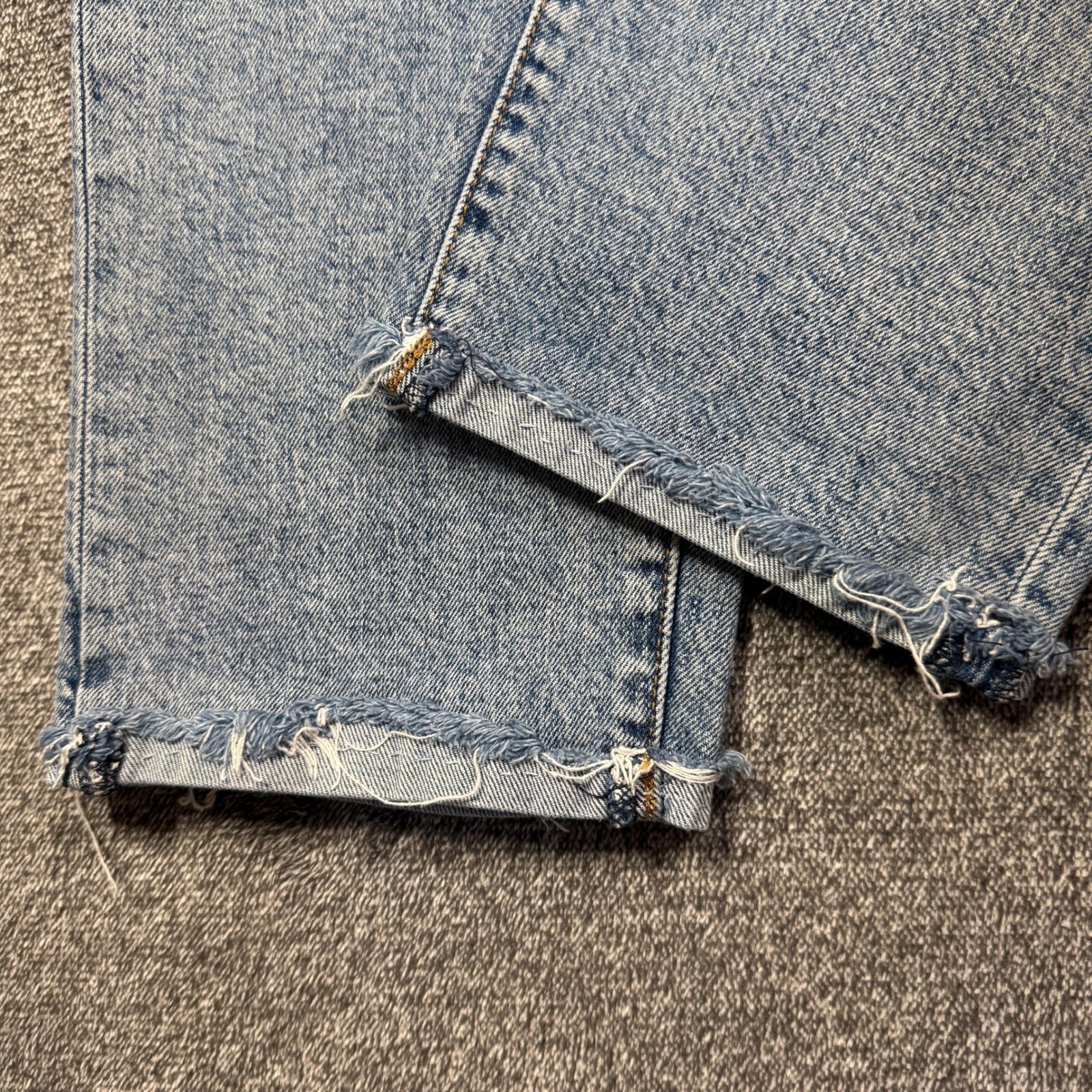 Levis Premium 502 Taper Fit Mens Jeans W33 L32 (Actual 29) Light Wash Raw Hem