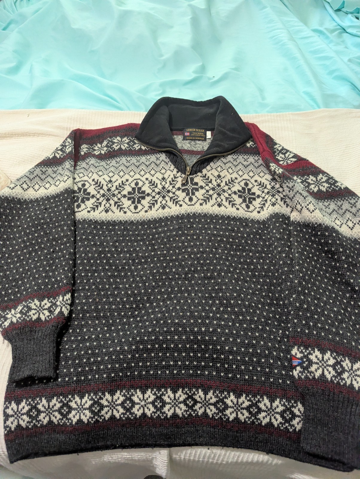 NORSK WEAR 100% Wool 1/4 Zipper Men’s Size L Sweater Red, Black, Grey, White