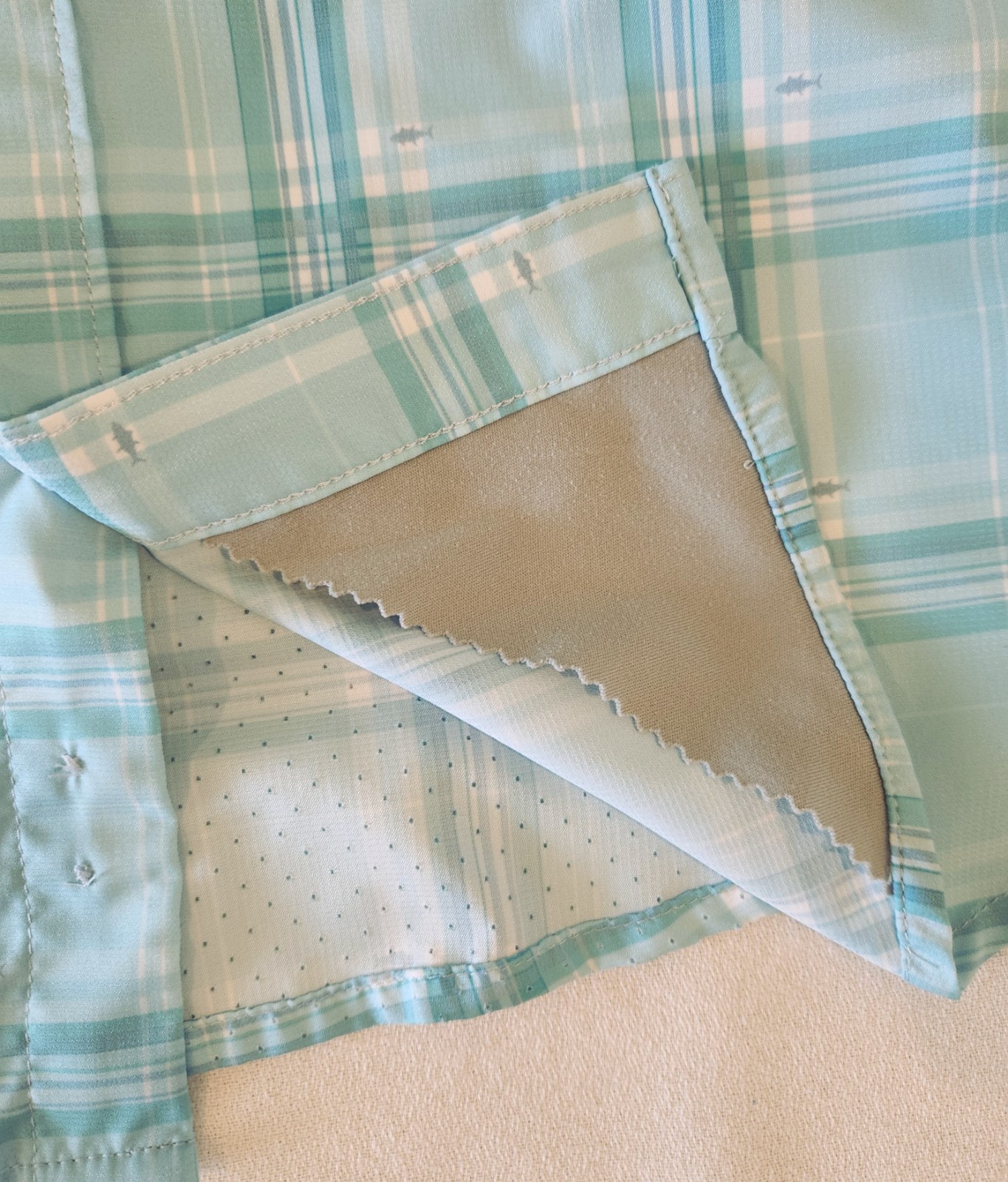 HUK Tide Point Short Sleeve Button Down Fishing Shirt Sz Large Blue Plaid UPF