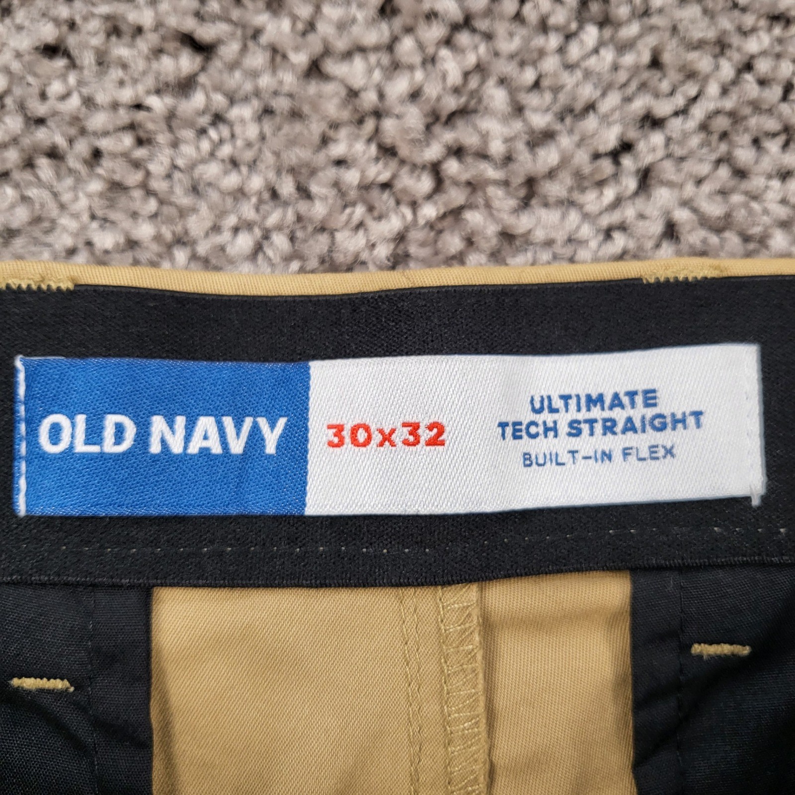 Old Navy Mens Ultimate Tech Straight Pants 30×32 Classic Khaki Built-In Flex NEW