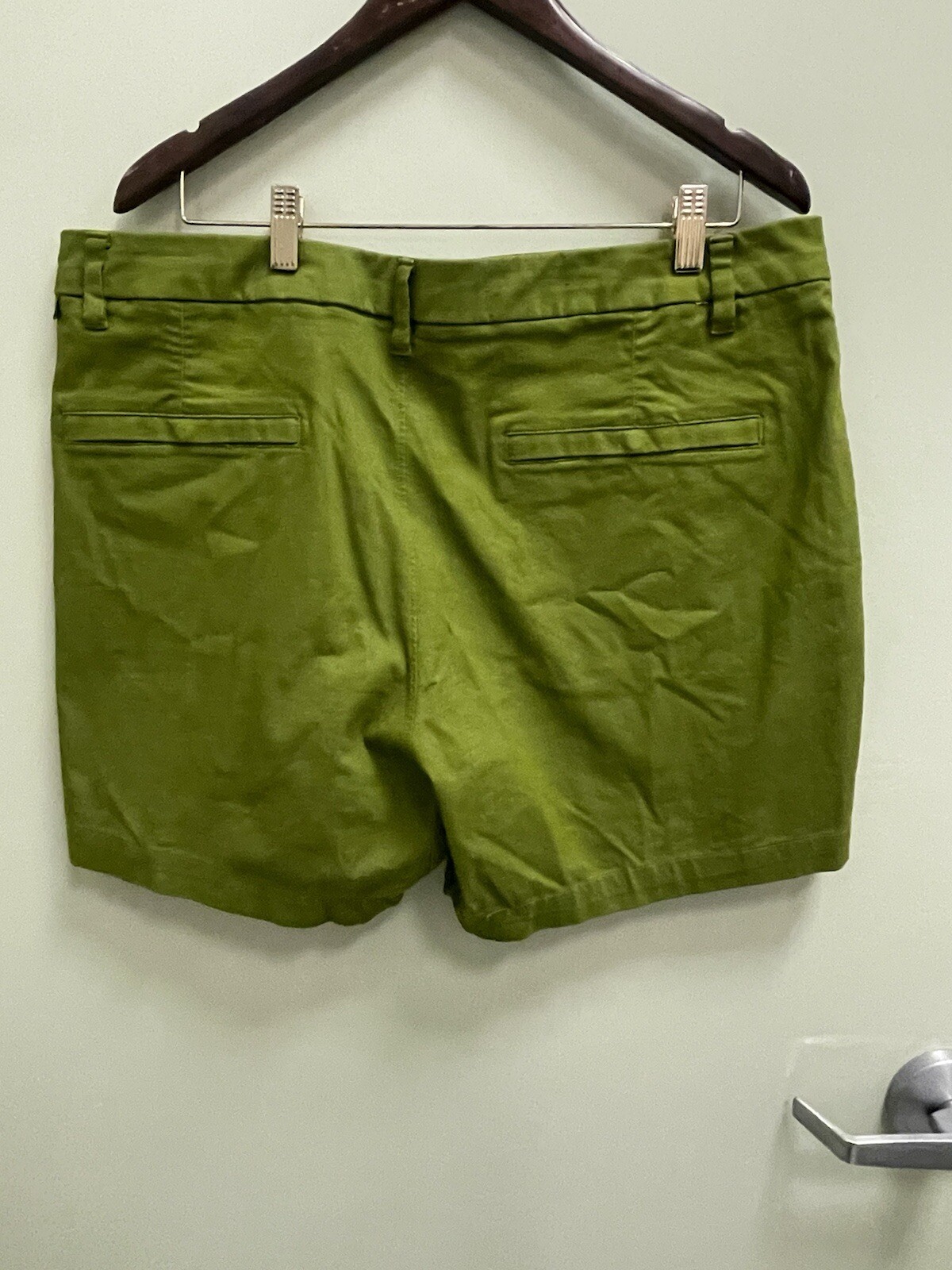 Lululemon Commission Classic-Fit Short 6” Oxford in Juniper Green 38
