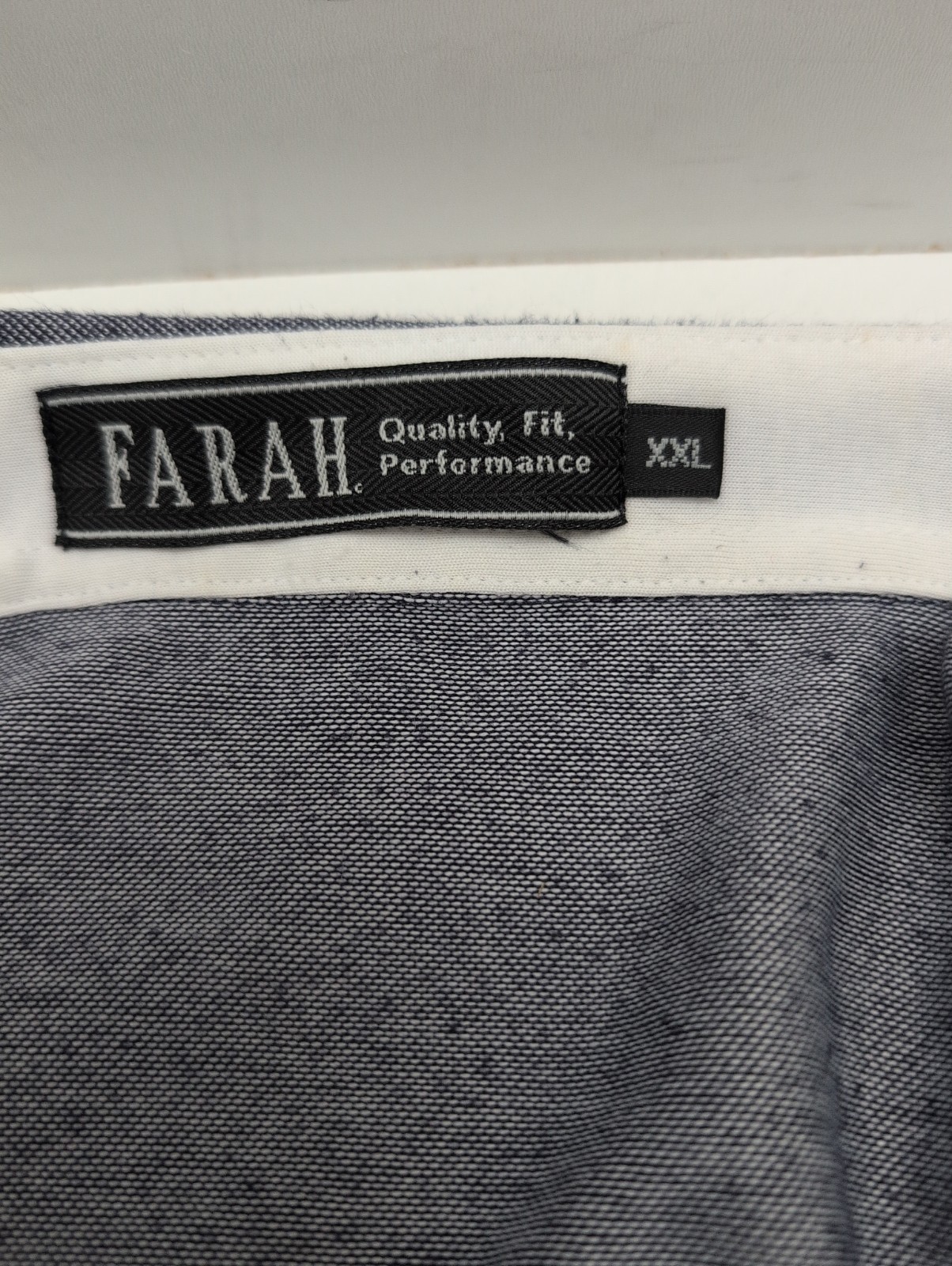 Farah Mens XXL Polo Shirt 4 Button Close Logo On the Front in Blue Mix P2P 26″.
