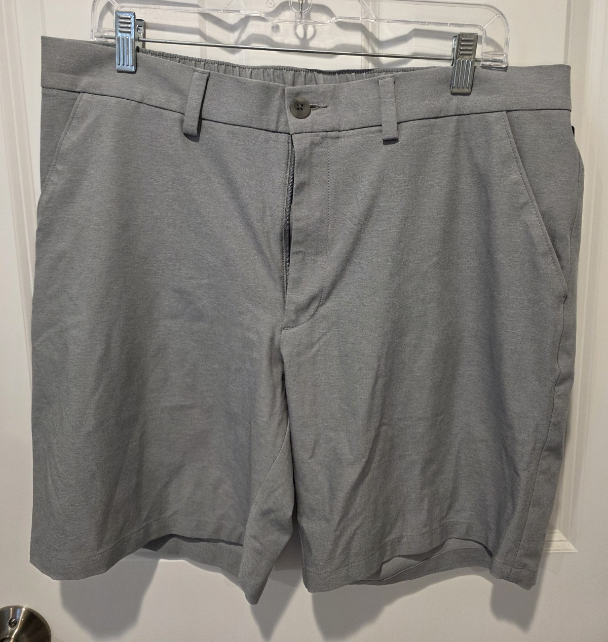 NWT. Haggar Golf Performance Shorts Gray 9″ Inseam Moisture Wicking Stretch.