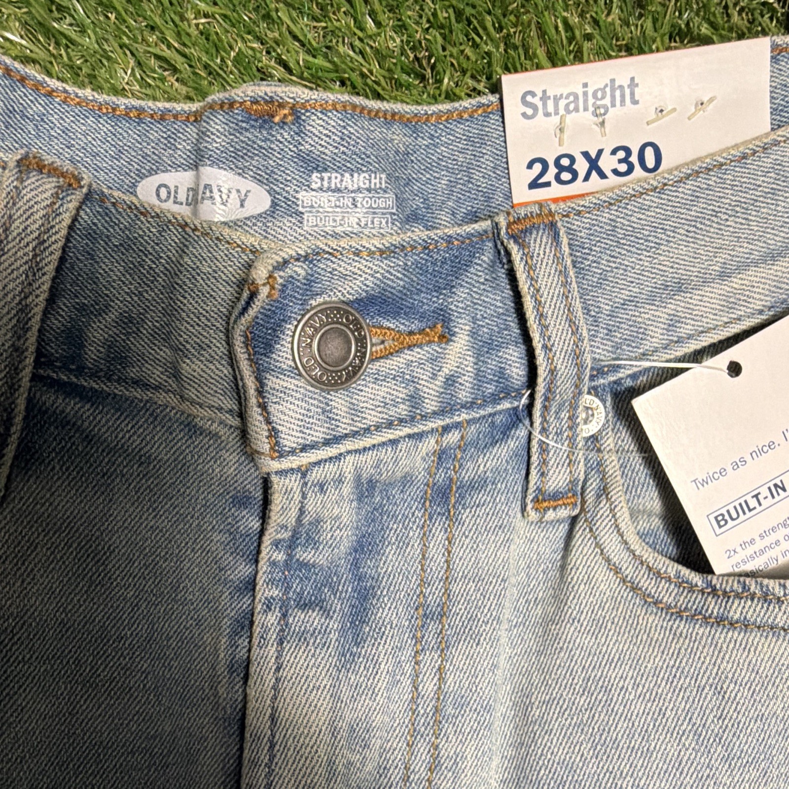 Old Navy Men’s Built-In Flex Straight Fit Light Wash Denim Jeans Stretch
