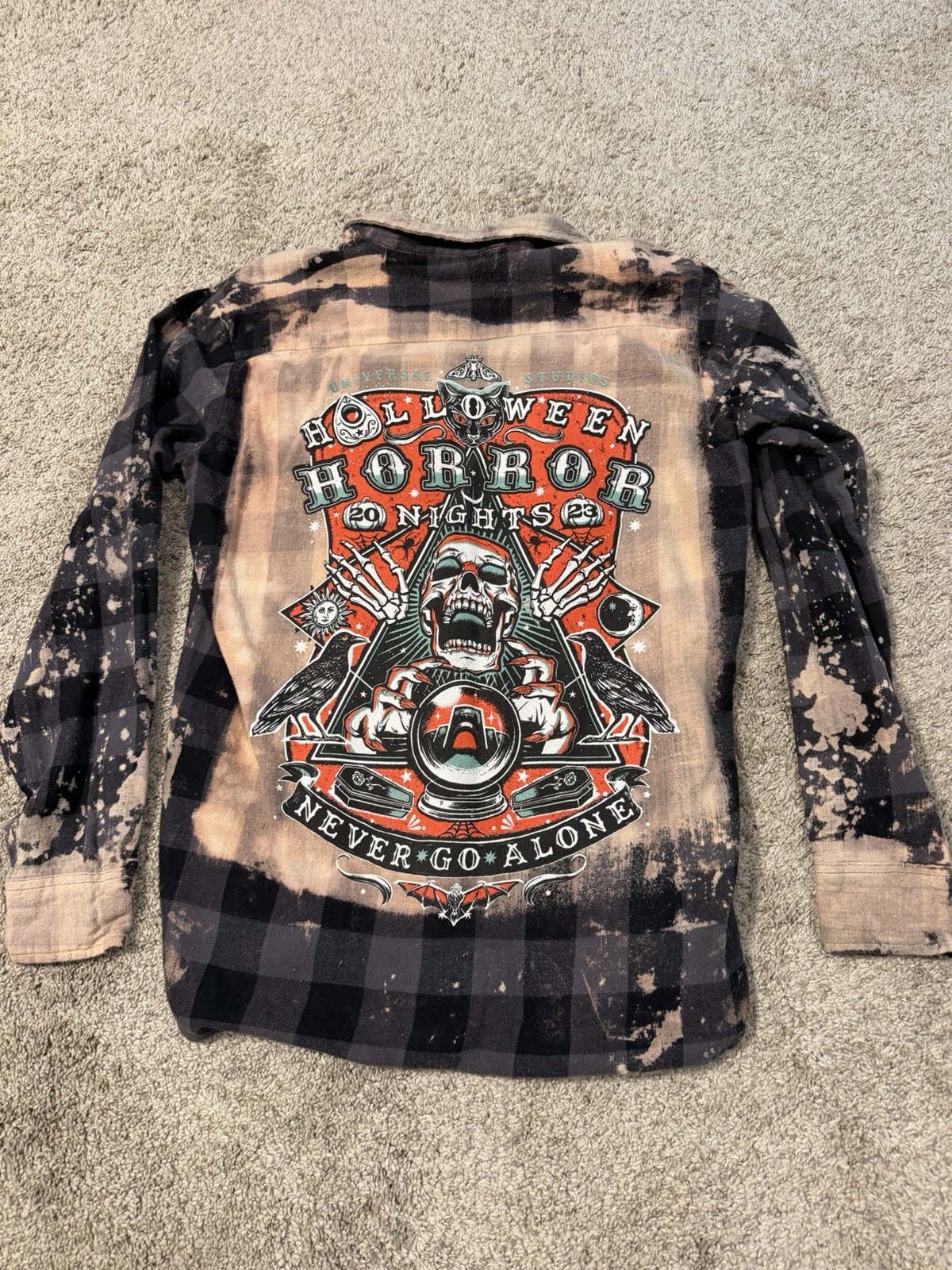 Universal Studios Halloween Horror Nights Men’s S Black Beige Plaid Flannel