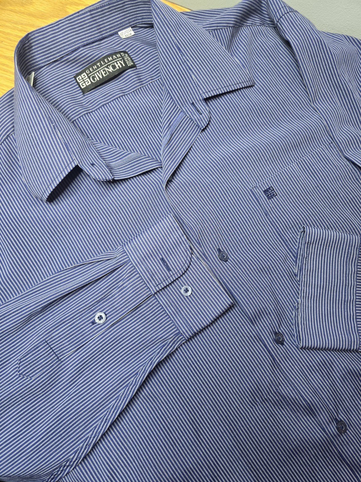 Gentleman Givenchy Longsleeve Button Up Sz 175/104A 43cm Blue White Stripe
