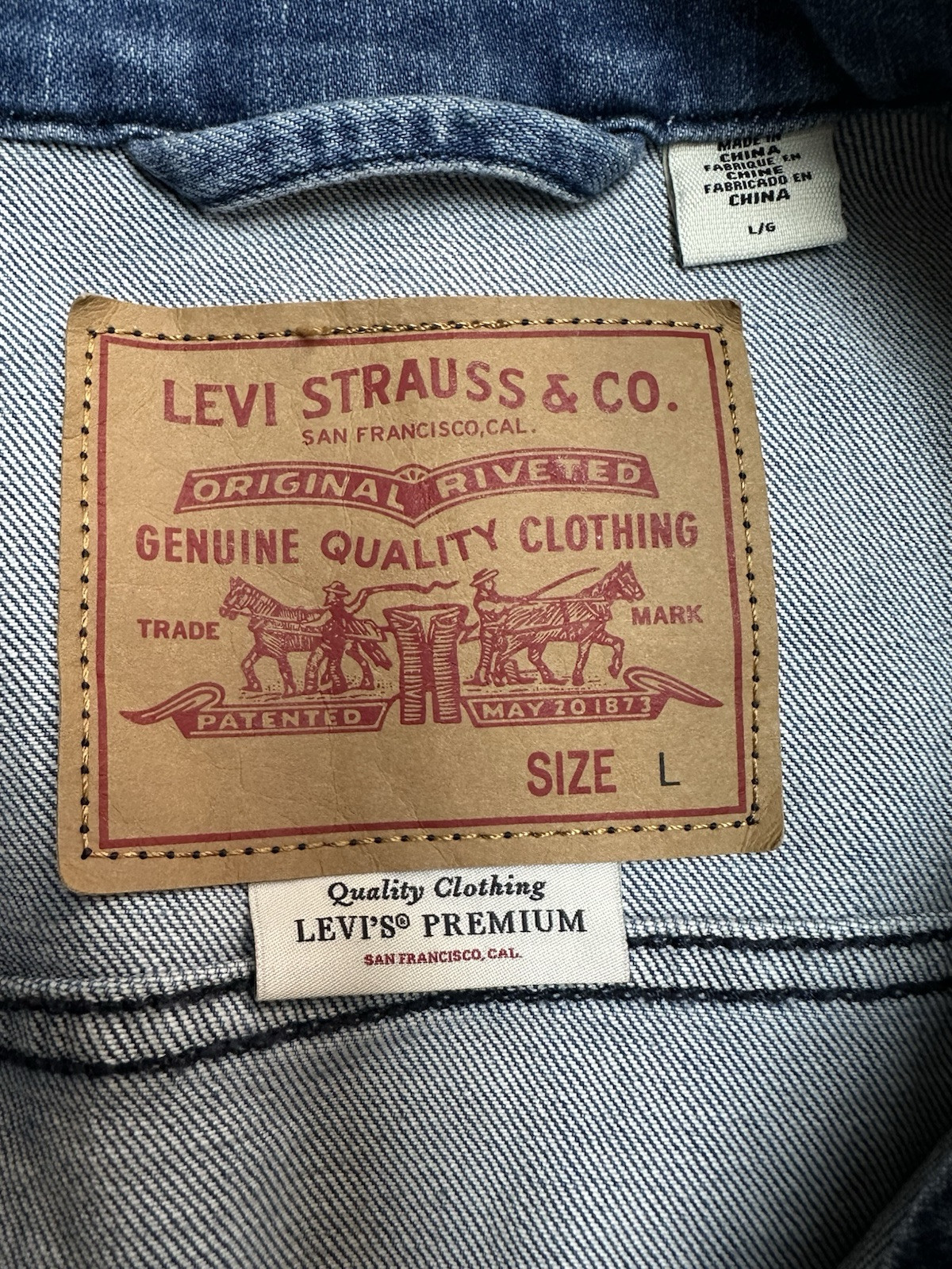 Levi’s Premium Denim Jacket Mens L Blue Logo Tape Trucker Snap Button Streetwear