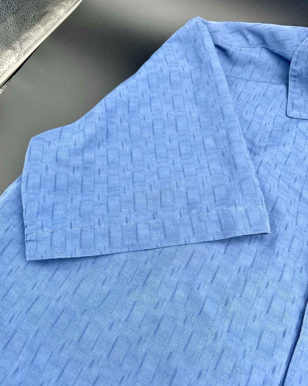 Batick Bay Blue Camp Shirt Men’s L Short Sleeve Easy Care Wood Buttons