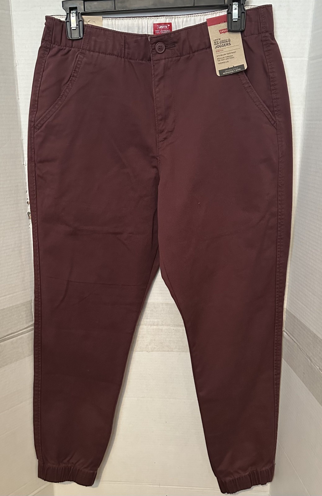 LEVI’S XX CHINO JOGGERS Men’s Burgundy Tapered Leg – Size Small – NWT