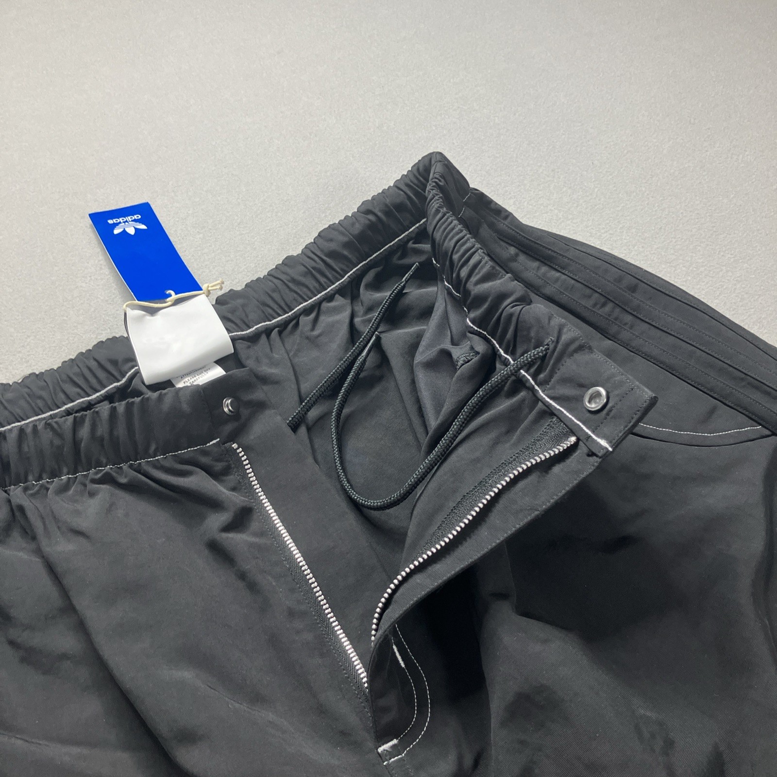 JD5415 Adidas Parachute Loose Fit Pants Bungee-Adjustable Hem Black Men’s Size L
