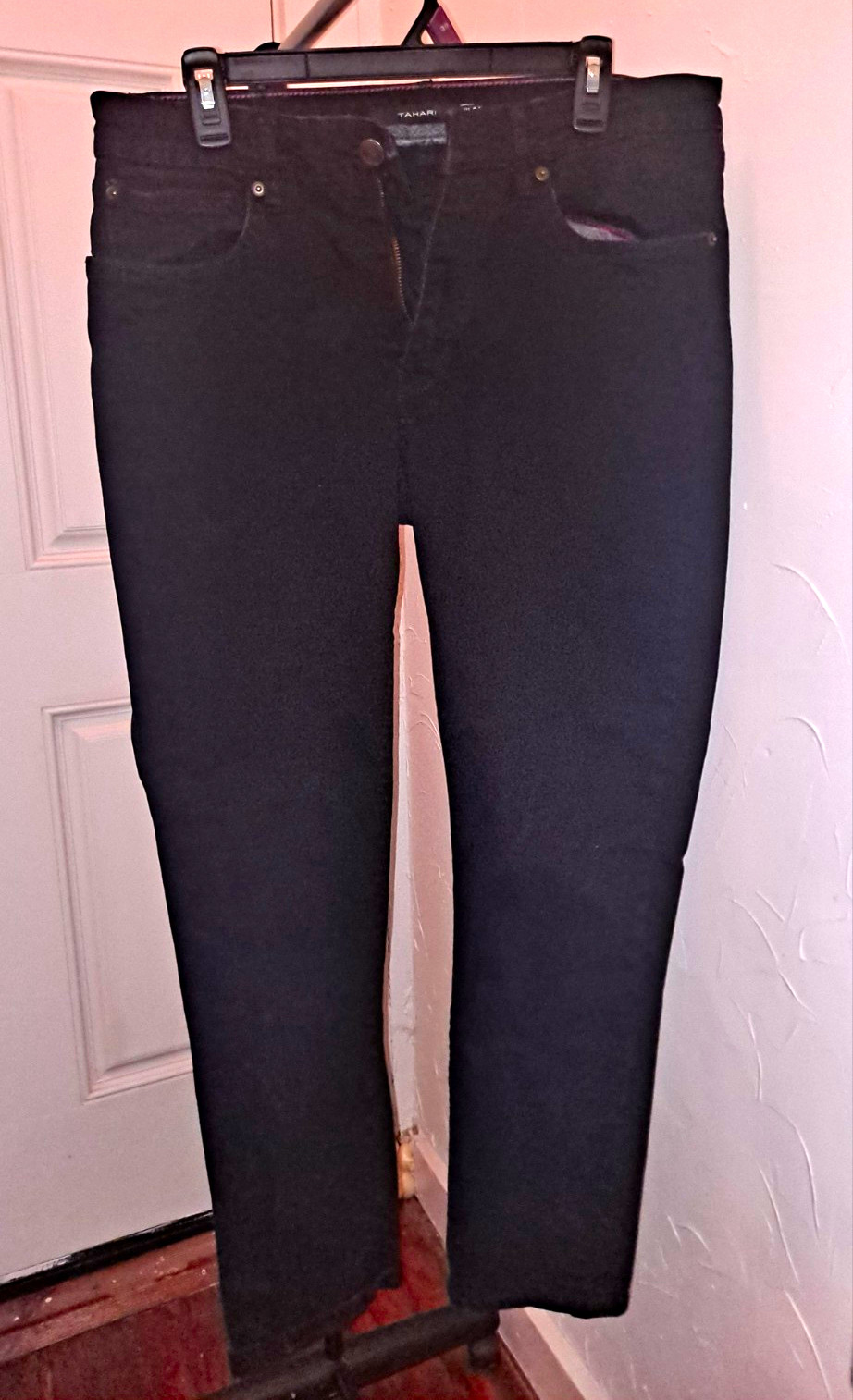 Tahari Mens Jeans. Black Denim Straight Leg Midrise. 5-Pocket. Excellent 34×30
