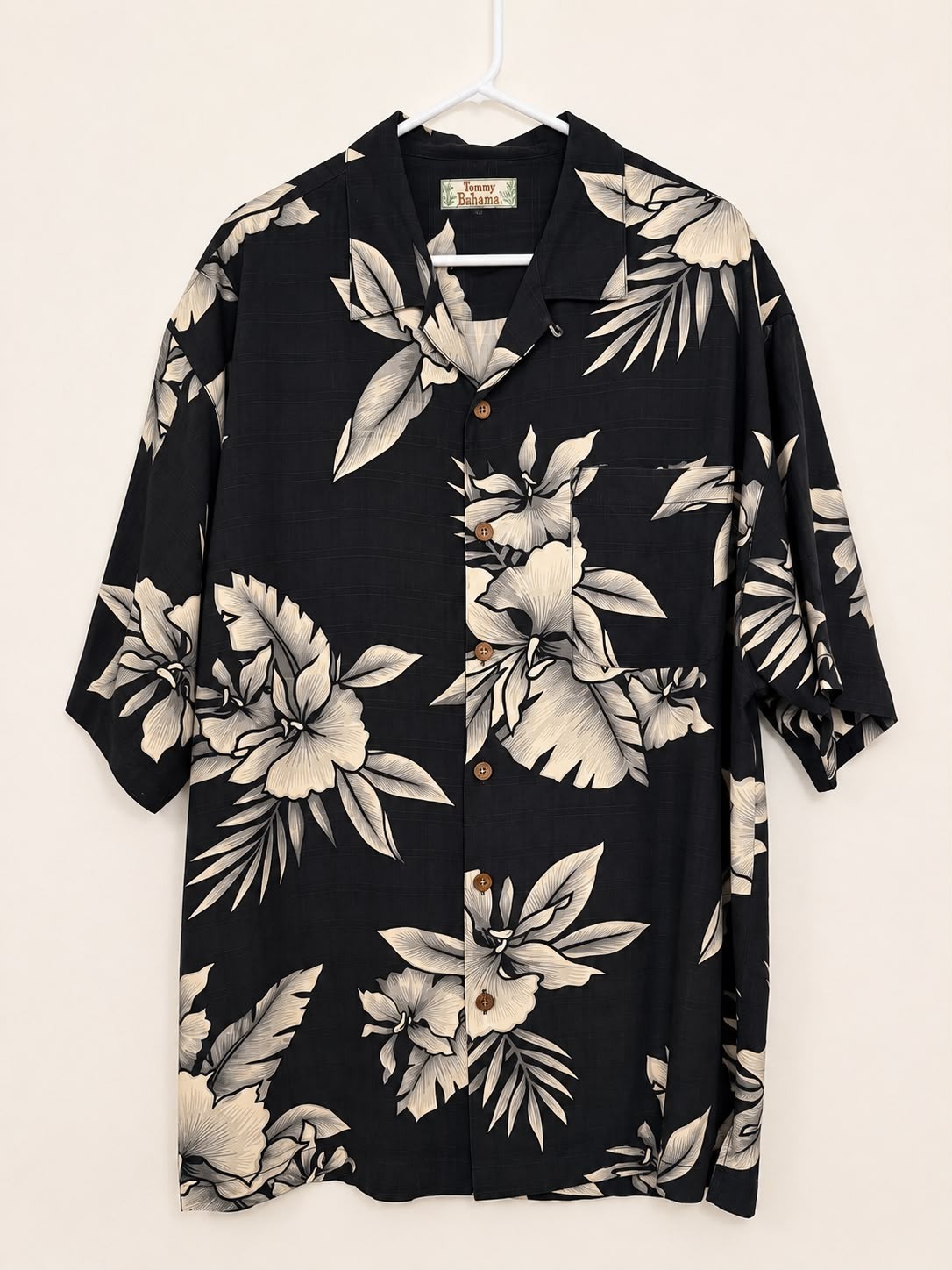Tommy Bahama Men’s XL Silk Hawaiian Camp Shirt Black Floral Tropical Aloha