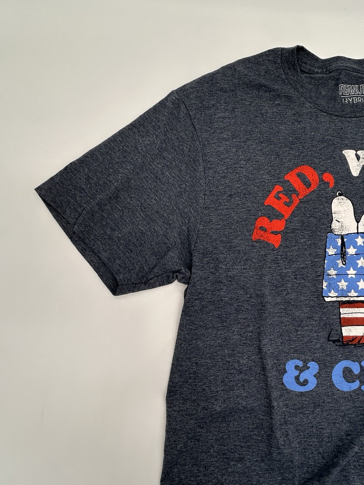 Peanuts Snoopy Red White & Chill T-Shirt Mens M Patriotic July 4th NWOT Gray