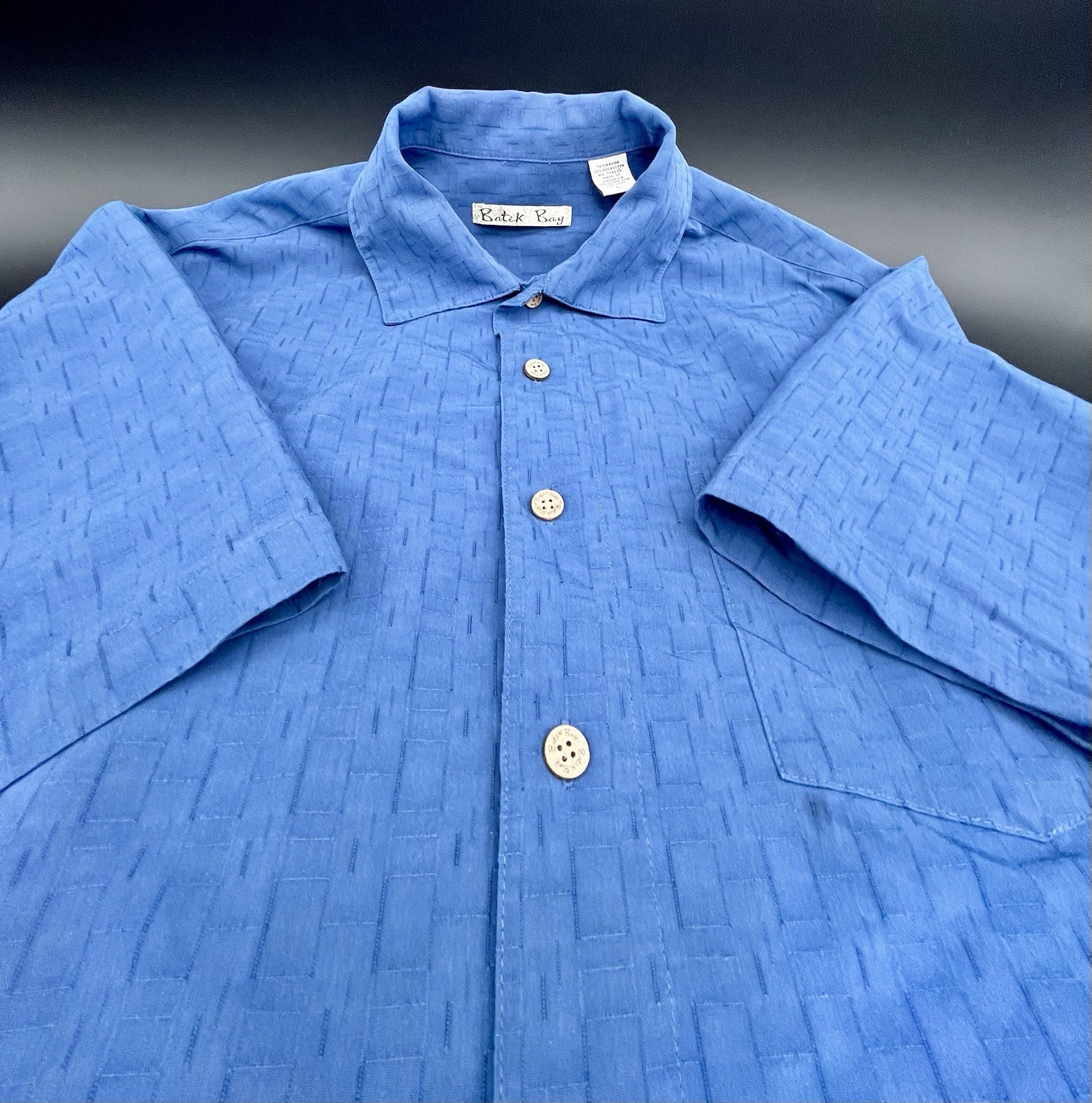 Batick Bay Blue Camp Shirt Men’s L Short Sleeve Easy Care Wood Buttons