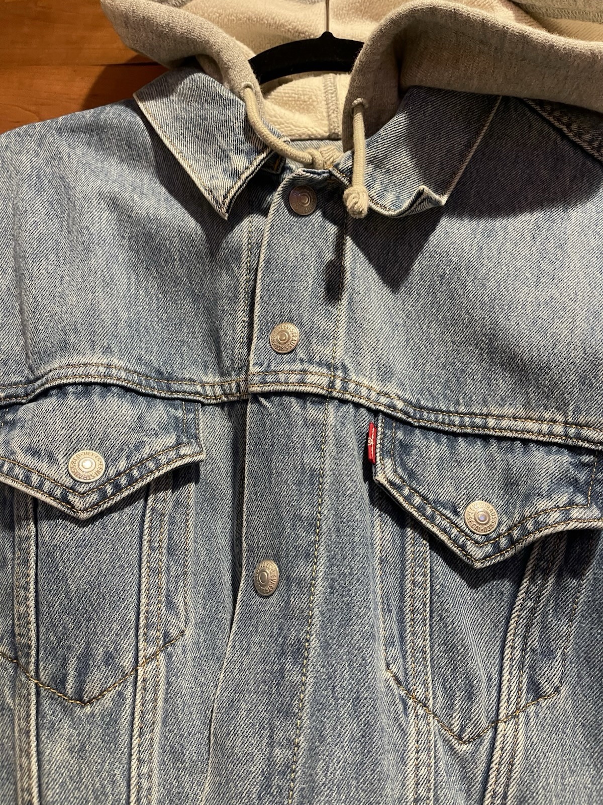 Levi’s Hybrid Denim Hoodie Trucker Jacket – Size Large – Excellent Condition