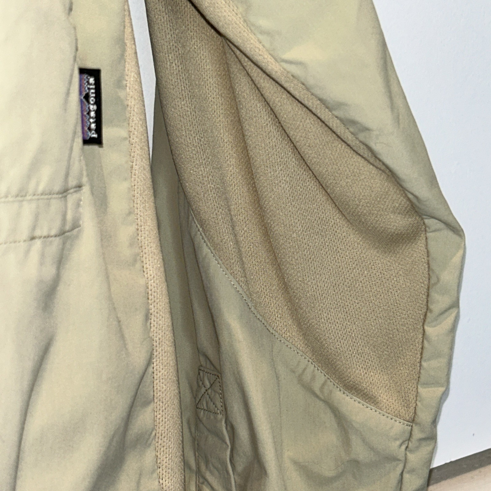 Patagonia Mens Medium Beige Cream Sun Tech Long Sleeve Button Up Shirt