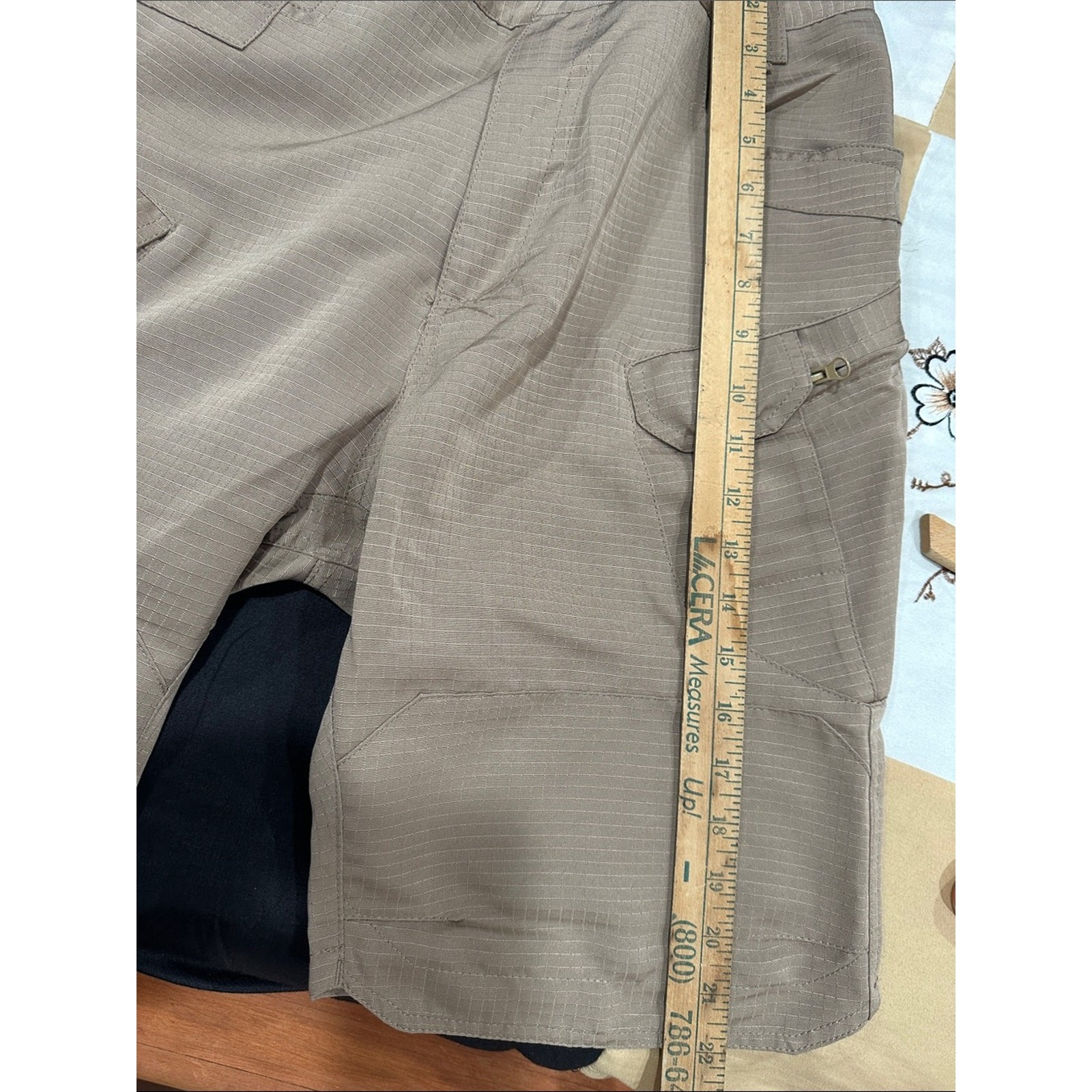 H&M Men’s Cargo Shorts in Khaki