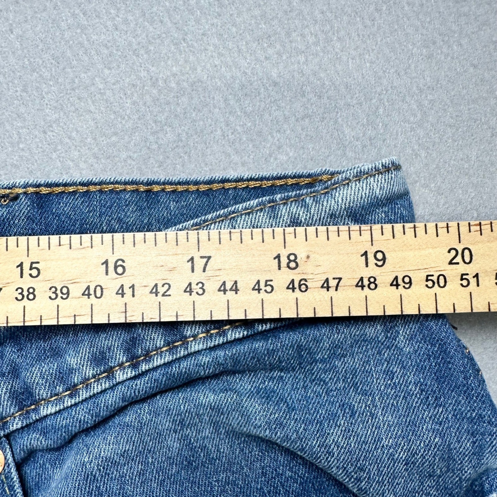 Levi’s 559 Relaxed Straight Jeans Mens 40×30 Blue Medium Wash Denim 00559-0409