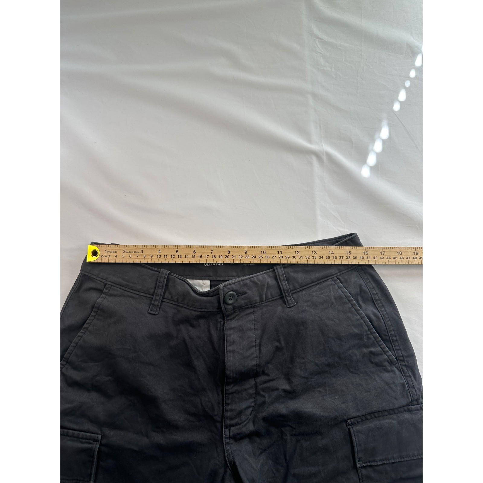 Old Navy Mens 32 Lived-In Straight Cargo Shorts Built-In Flex Dark Grey 9 Inseam