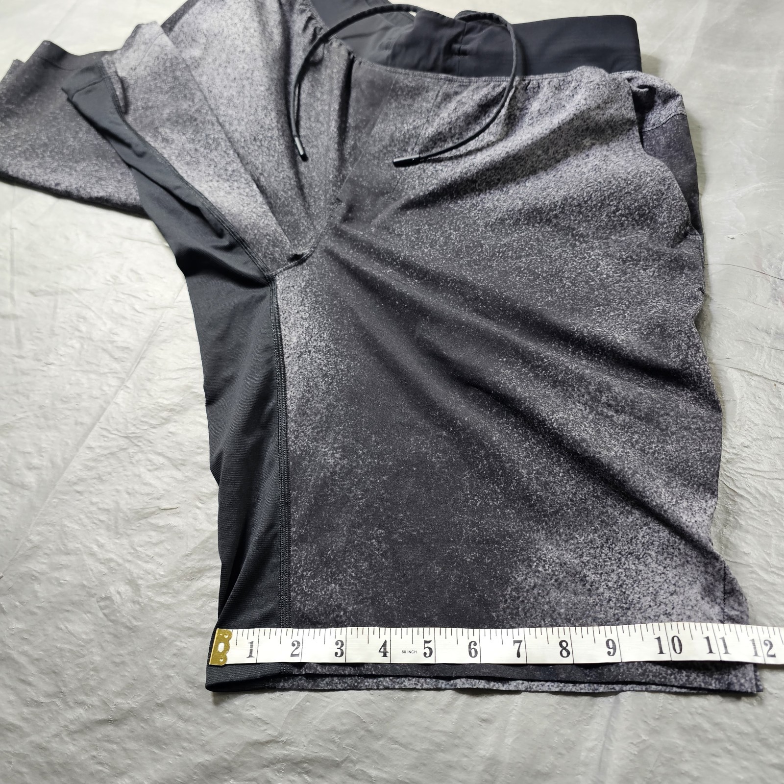 Lululemon Unlined Gym Shorts Black Gray Spotted LM7AATS 11” Inseam Mens Large !.