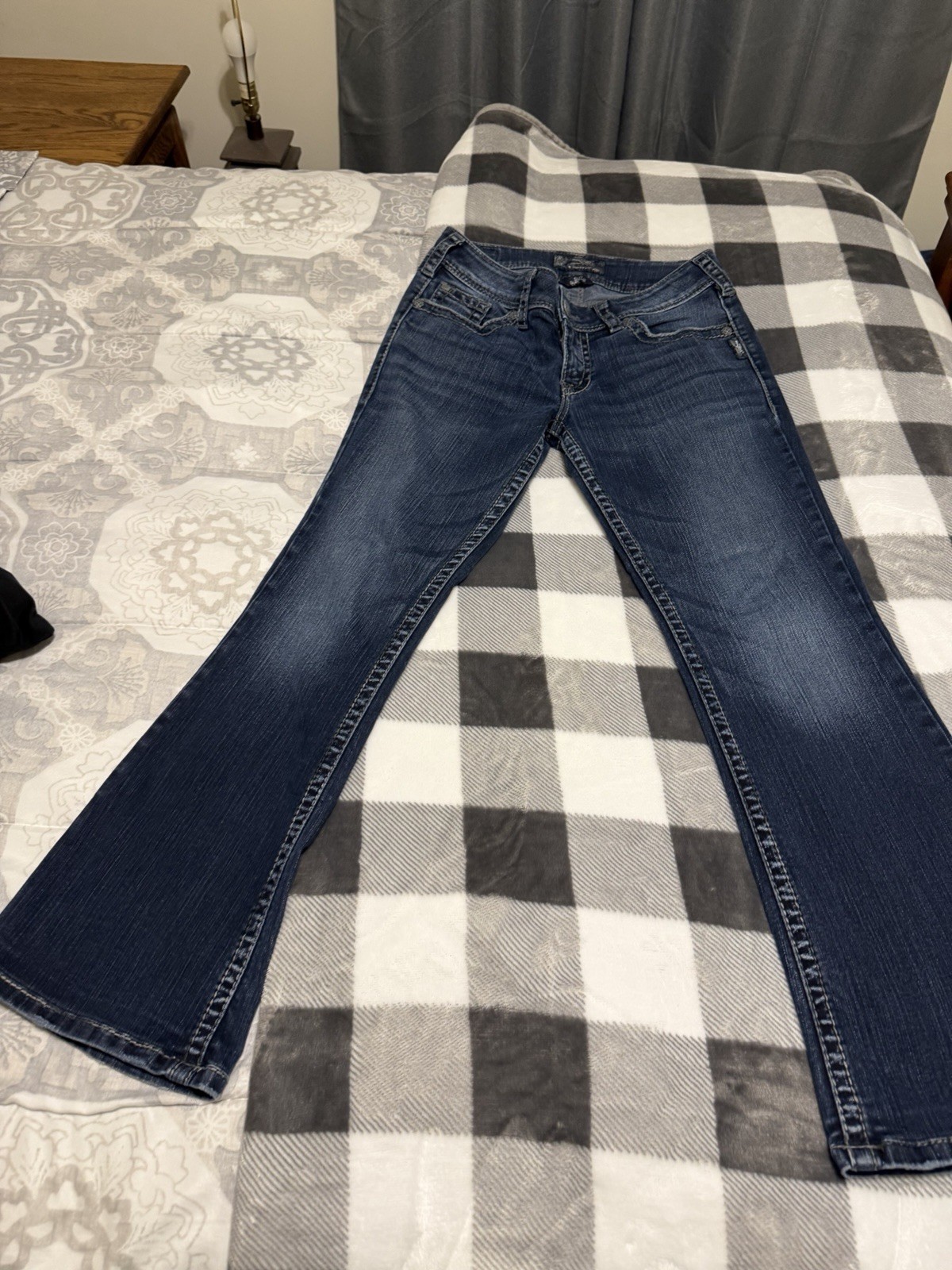 Silver Suki Women’s Bootcut Jeans Low Rise. Size 28×28.