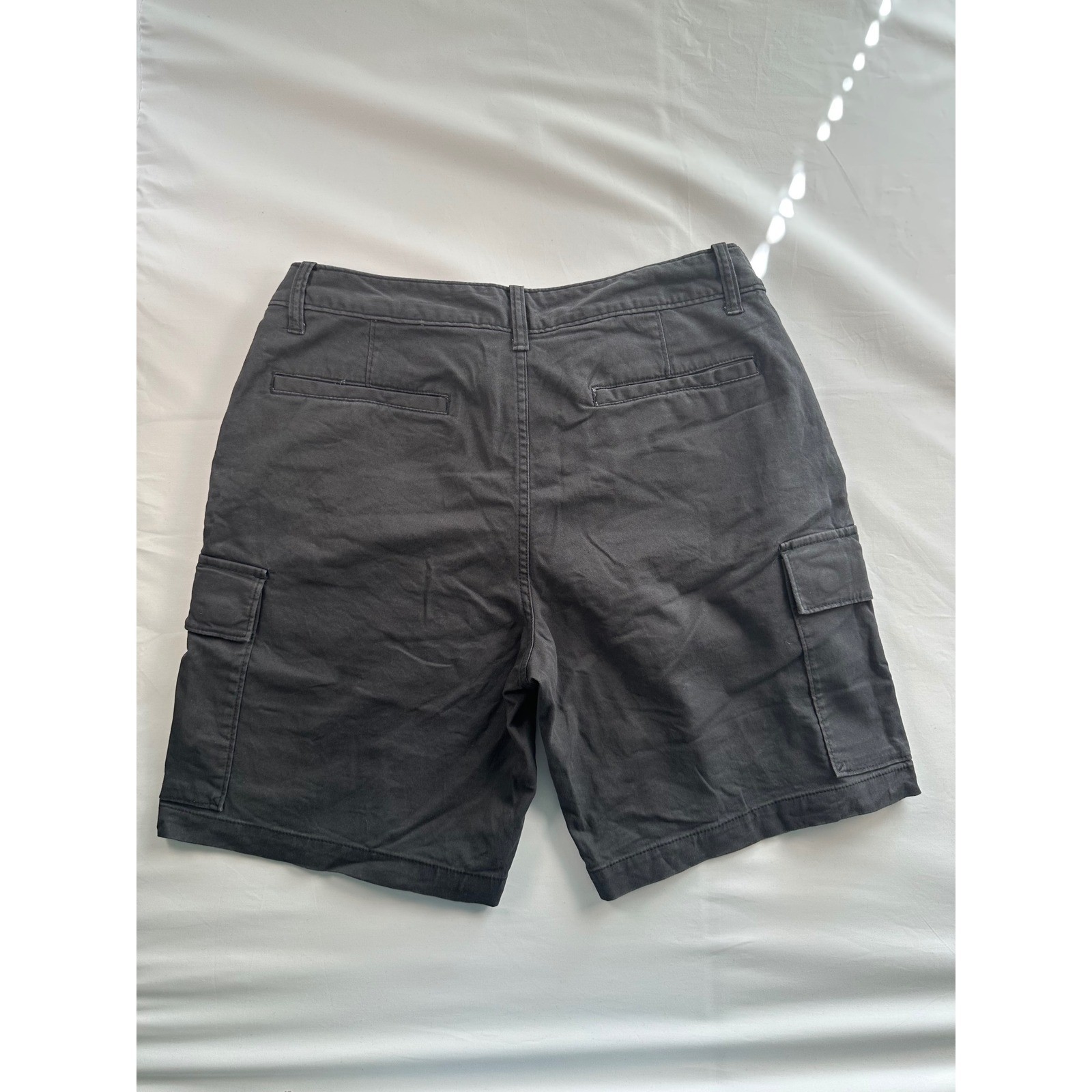Old Navy Mens 32 Lived-In Straight Cargo Shorts Built-In Flex Dark Grey 9 Inseam