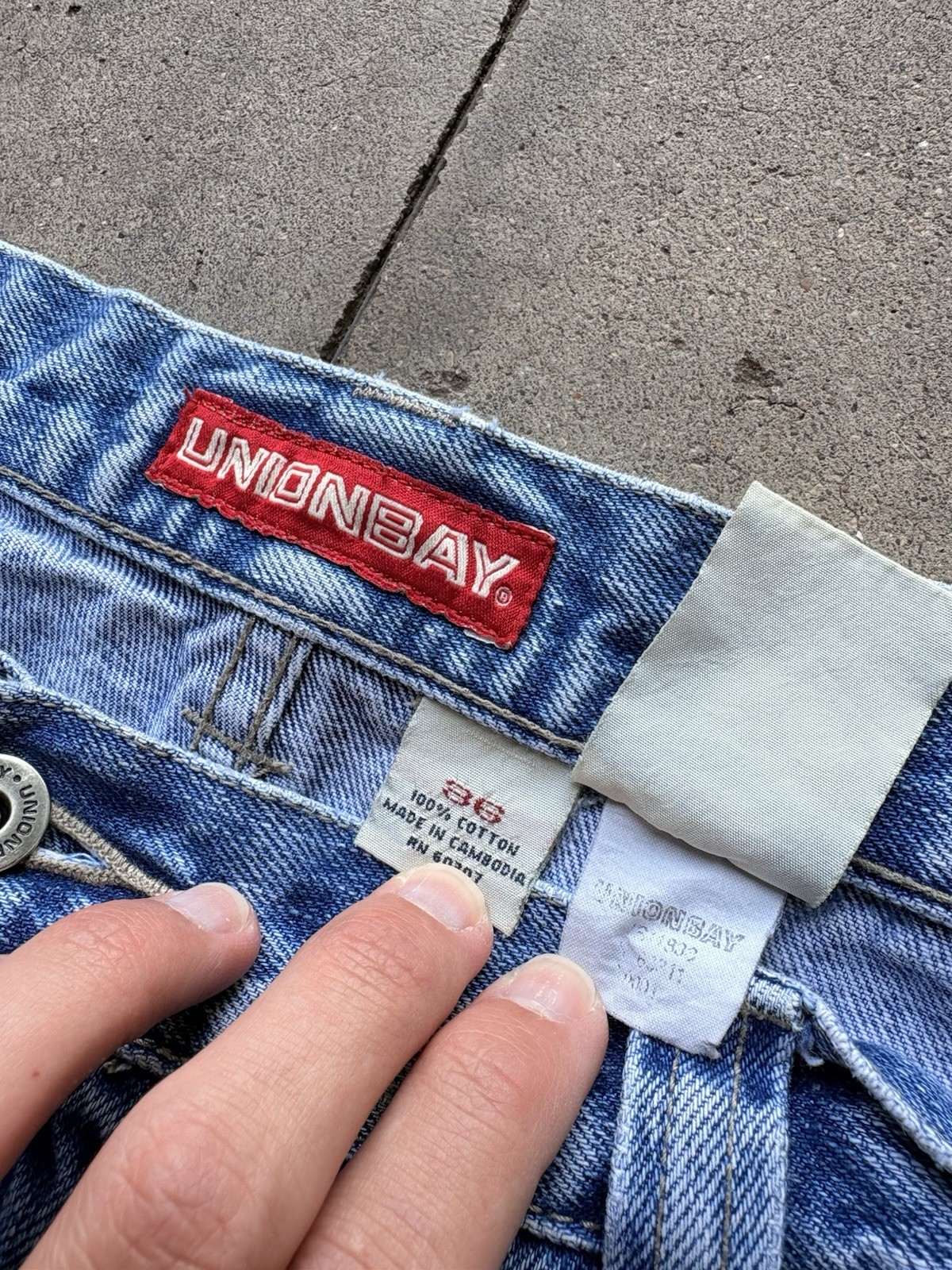 Vintage 2000s unionbay light wash blue denim shorts • men’s 36W • no flaws