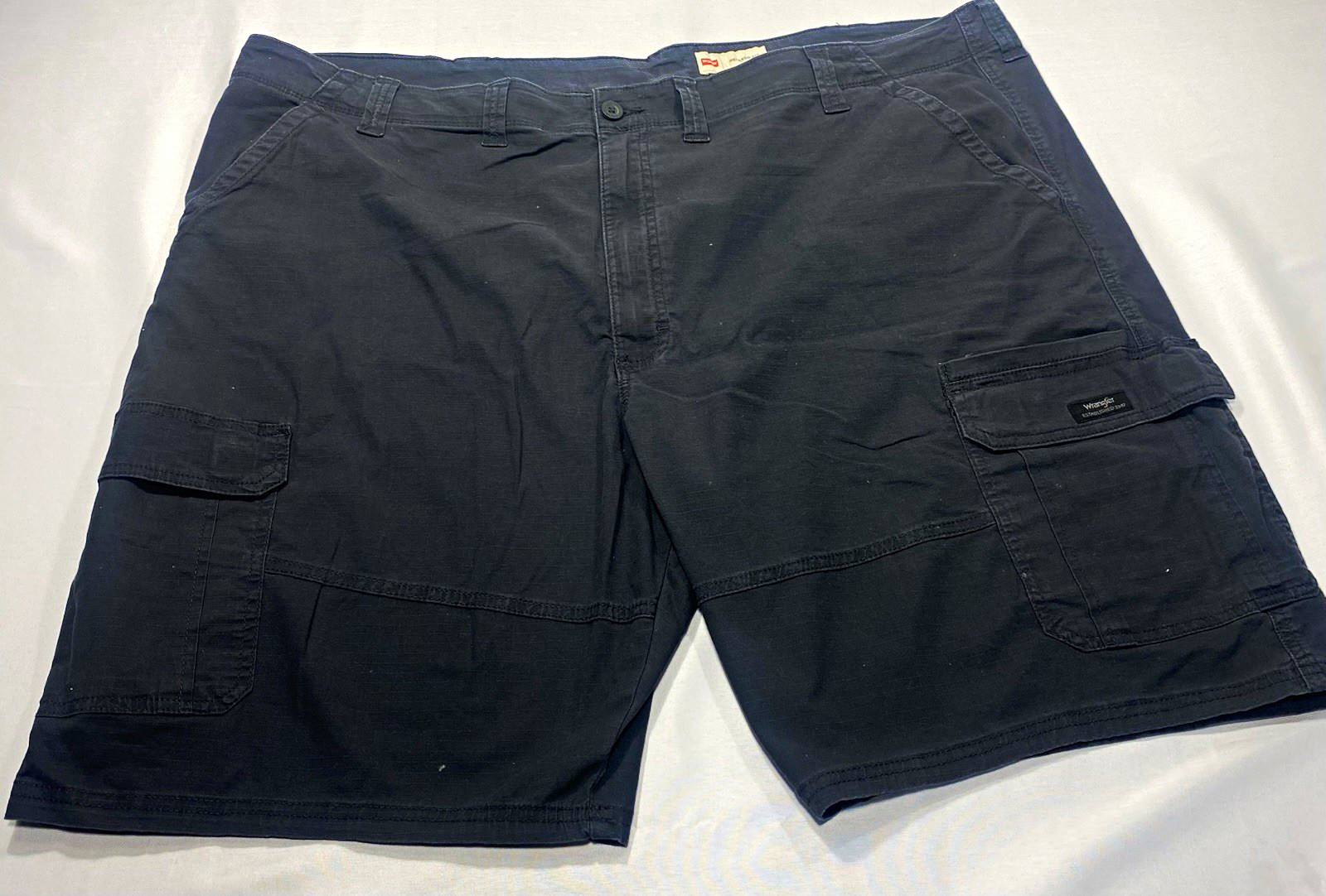 Wrangler Relaxed Fit Cargo Shorts Men’s 48×10 Black Utility Cotton Stretch