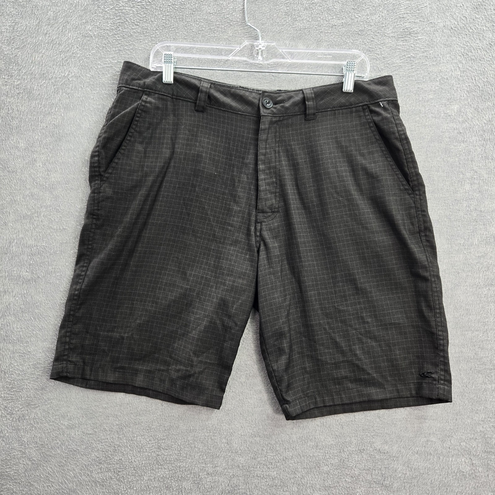 O’Neill Men Shorts 34 Gray Chino Plaid Logo 9″ Inseam Polyester Viscose Pockets