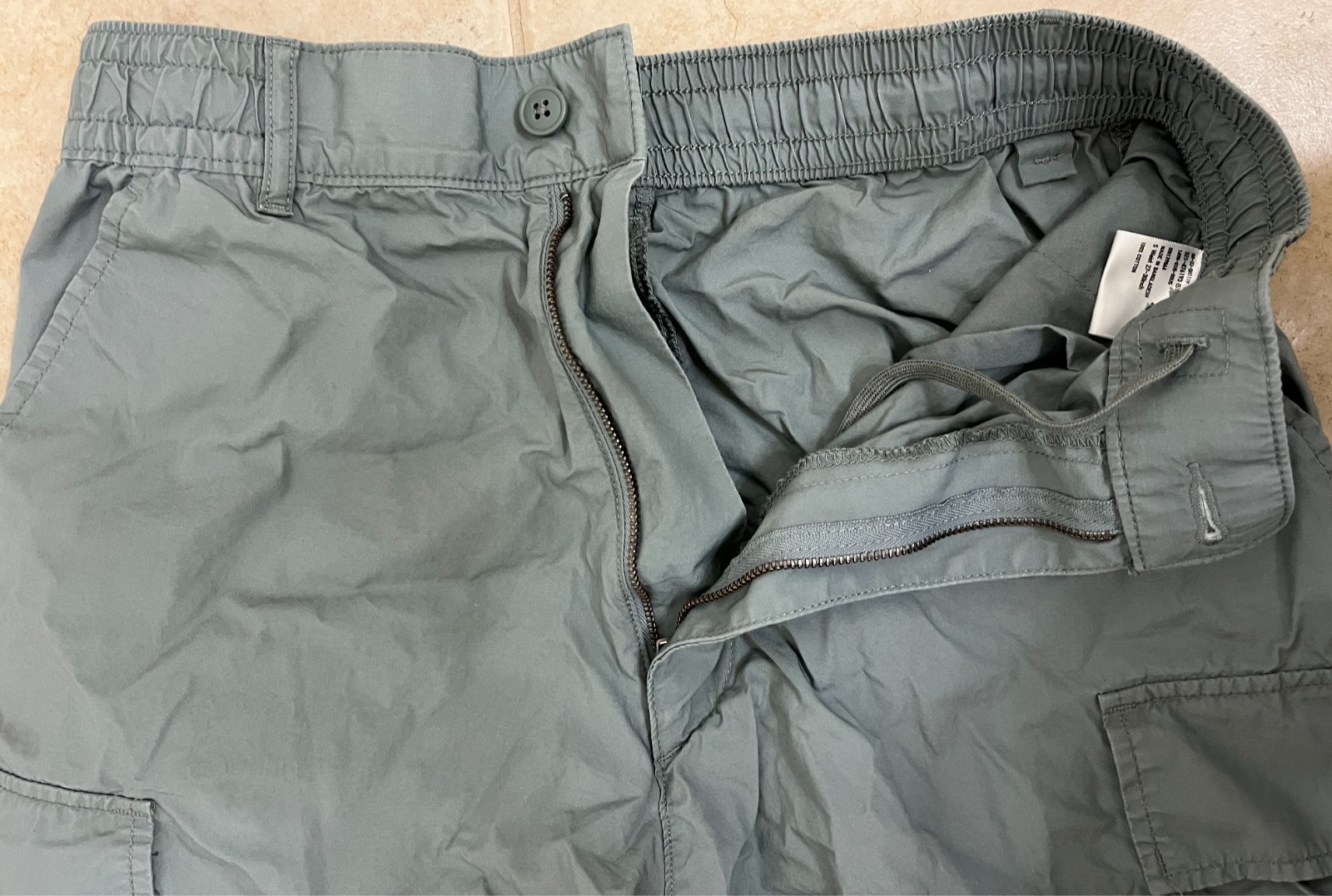 Uniqlo Wide fit cargo pants Small (Waist 27-30 inch)