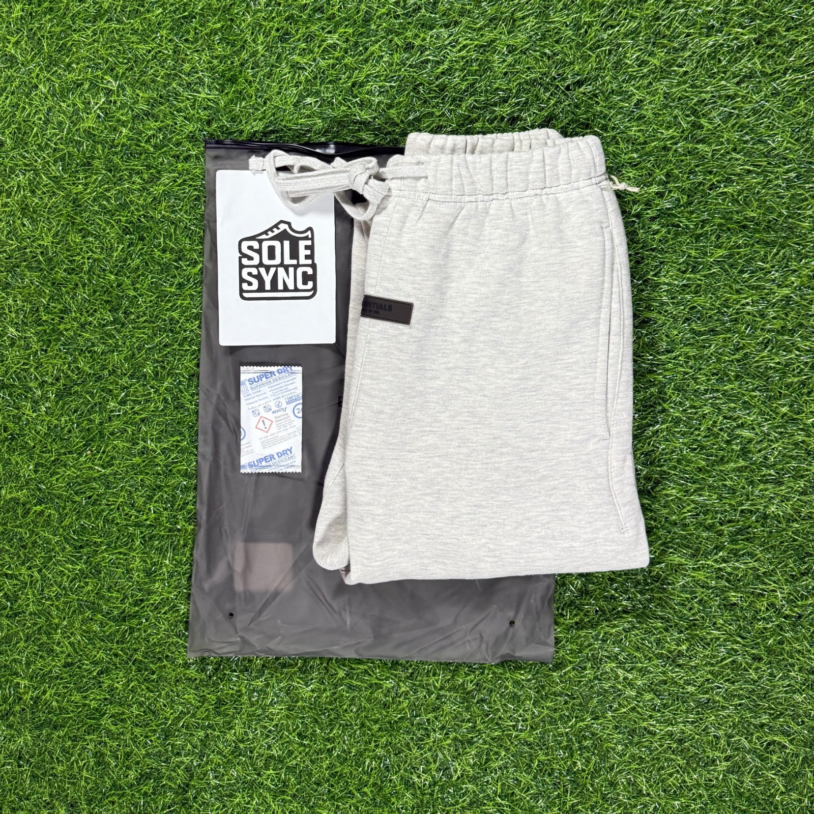 Fear of God Essentials Sweatpants SS22 Light Oatmeal – 100% Authentic (XXS-XXL)