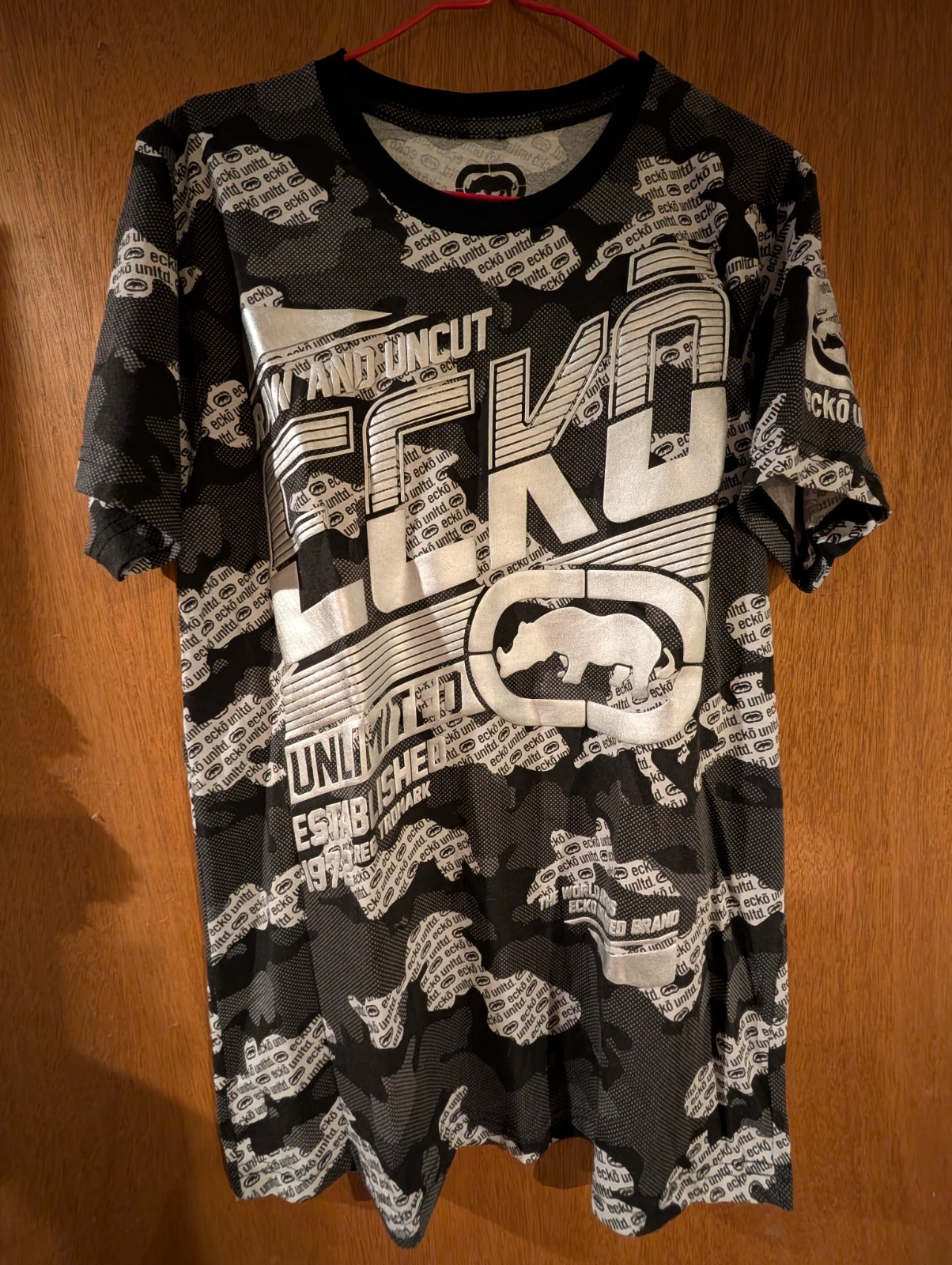 ecko unltd Raw and Uncut Black White and Silver Men’s Tshirt New w/ tag Medium