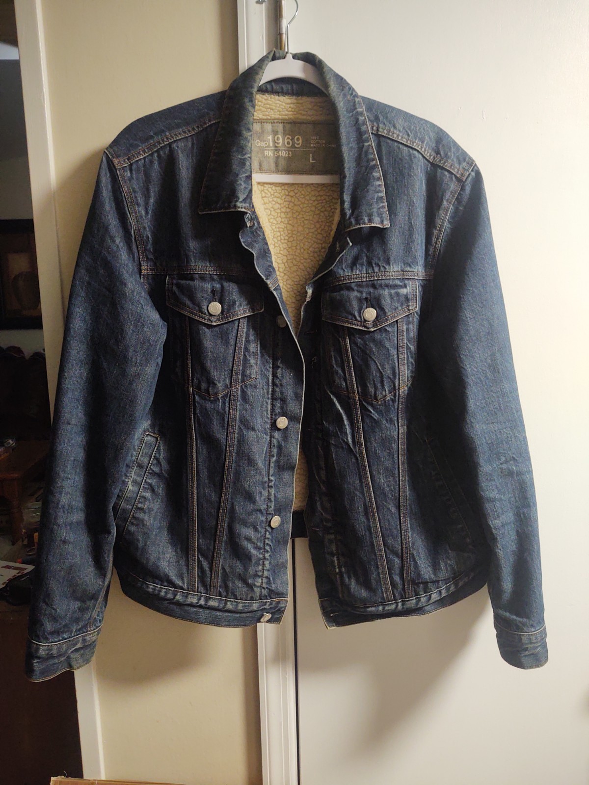 Gap 1969 Heavy Denim Jacket With Sherpa Like Lining Size Large RN54023 Very Nice