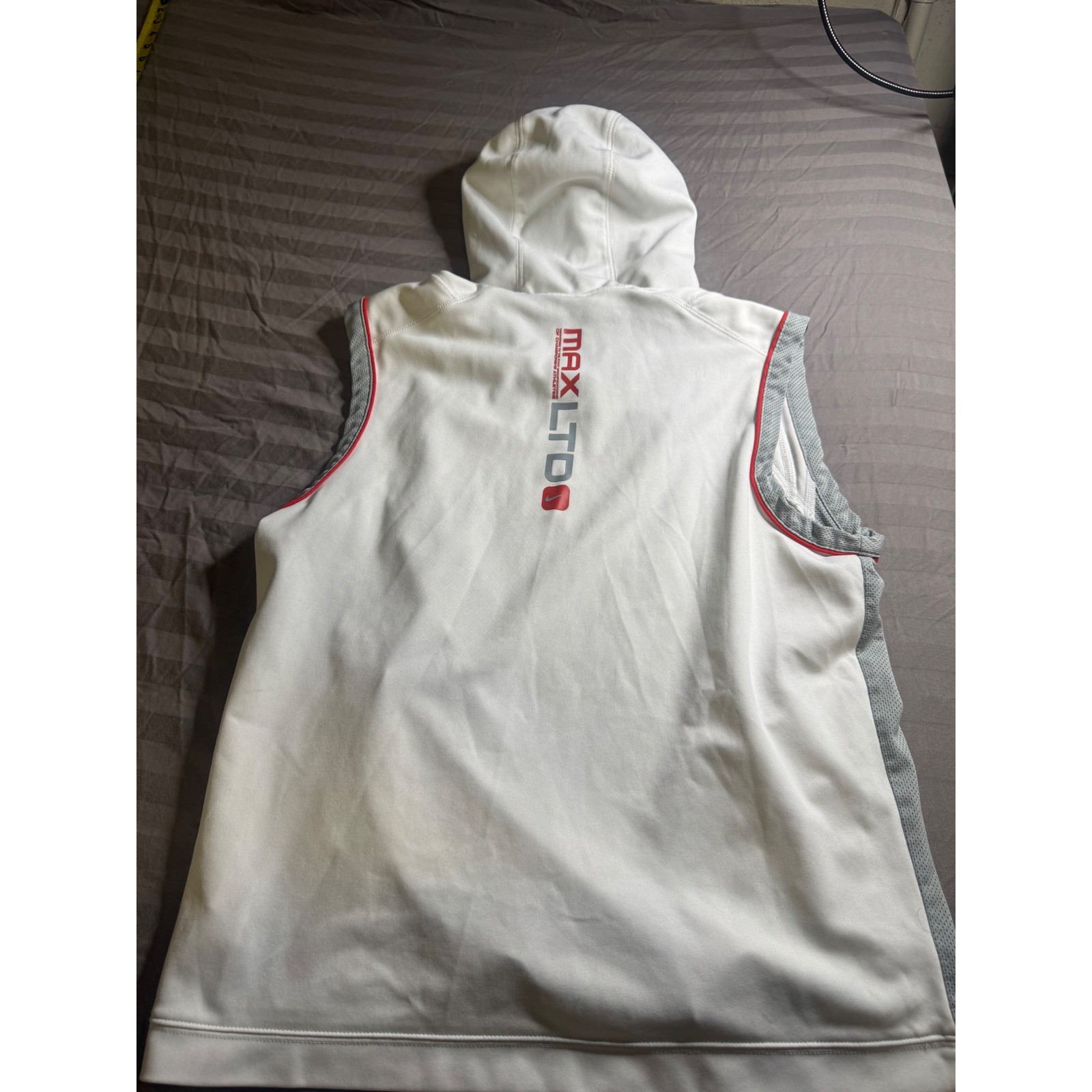 Nike Air Max LTD Sleeveless Hoodie Mens Medium White Grey Red Athletic Vest vtg