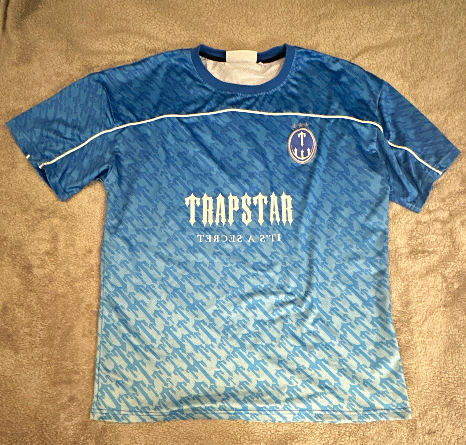 Trapstar London Monogramm #22 Soccer Jersey Football Men’s S Blue Gradient