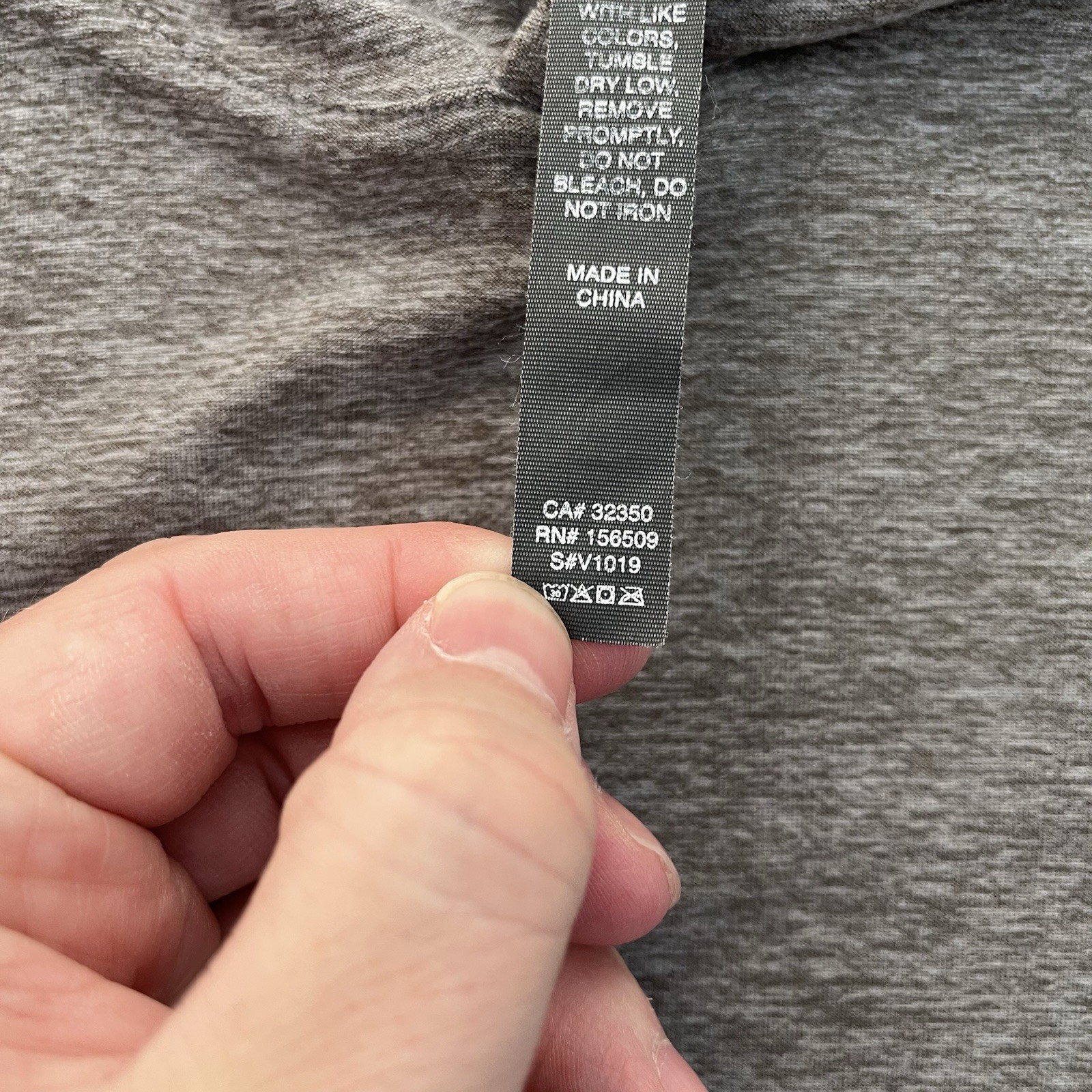 Vuori Strato Tech Hoodie Shirt Mens Medium Gray Lightweight Pullover V1019
