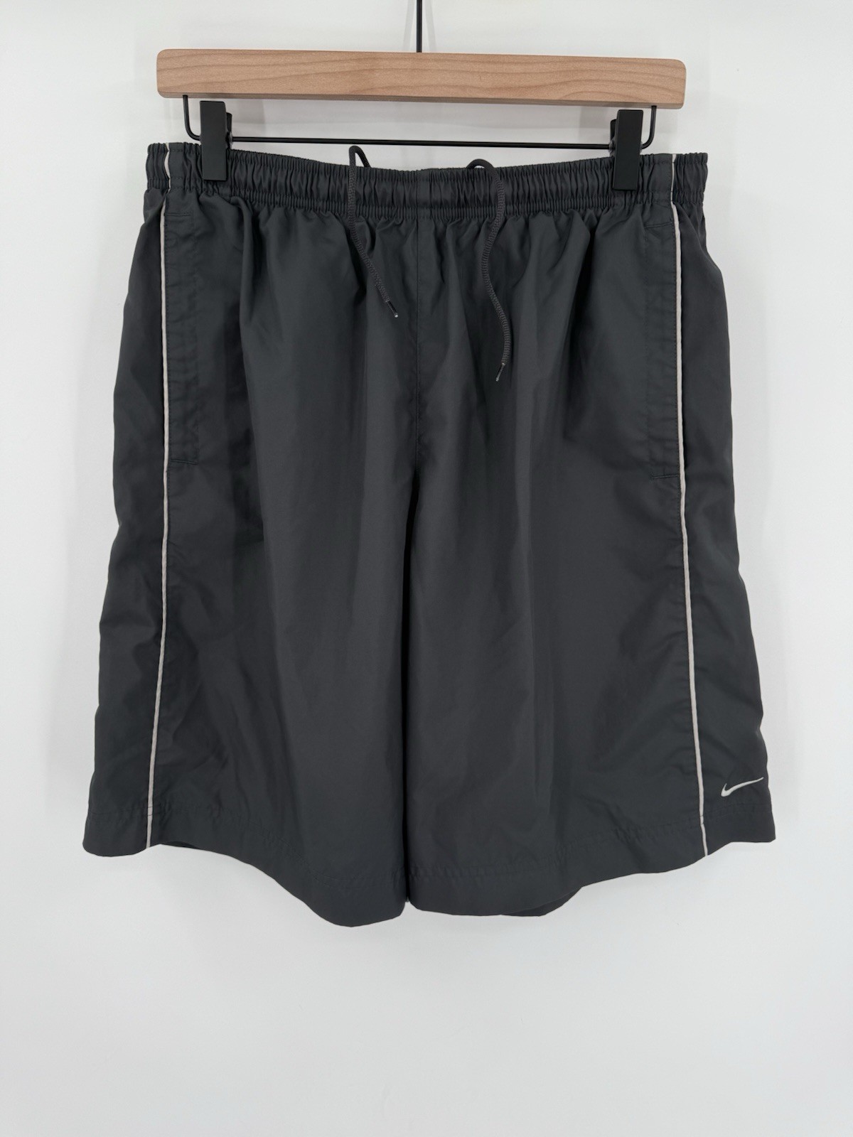 Vintage Y2K Nike Basketball Shorts Men’s Large Gray Swoosh Pockets Lined