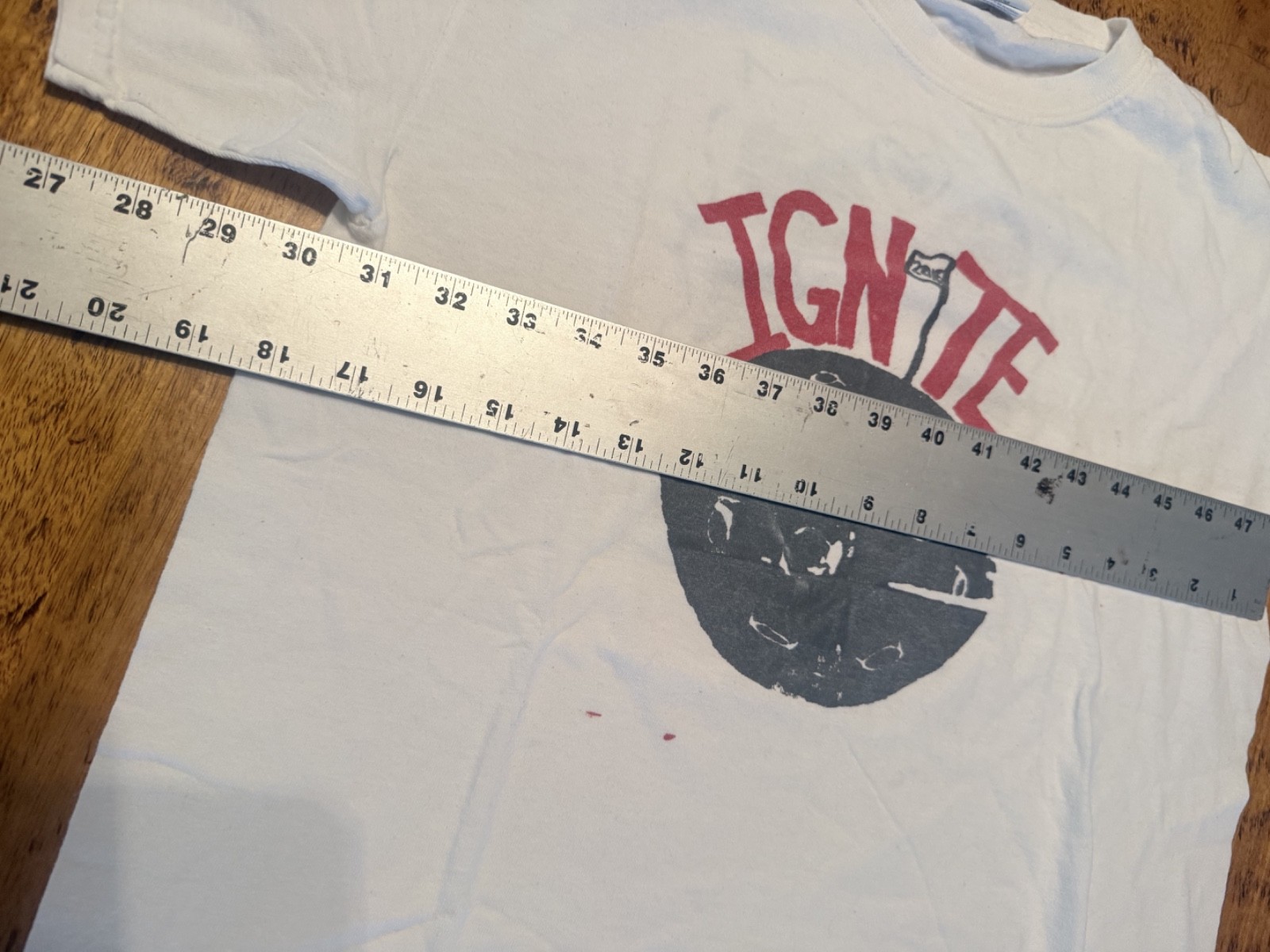 white T-shirt features an Ignite “Hardcore!” graphic SZ LARGE KP30