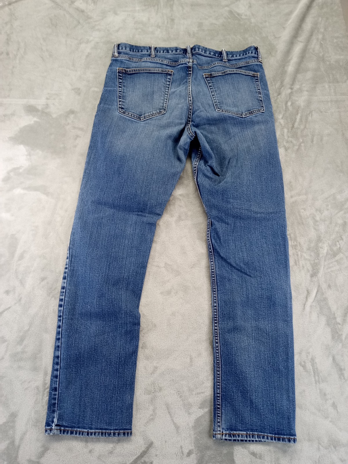 Old Navy Athletic Fit Medium Wash Jeans Mens 38×36 RN54023
