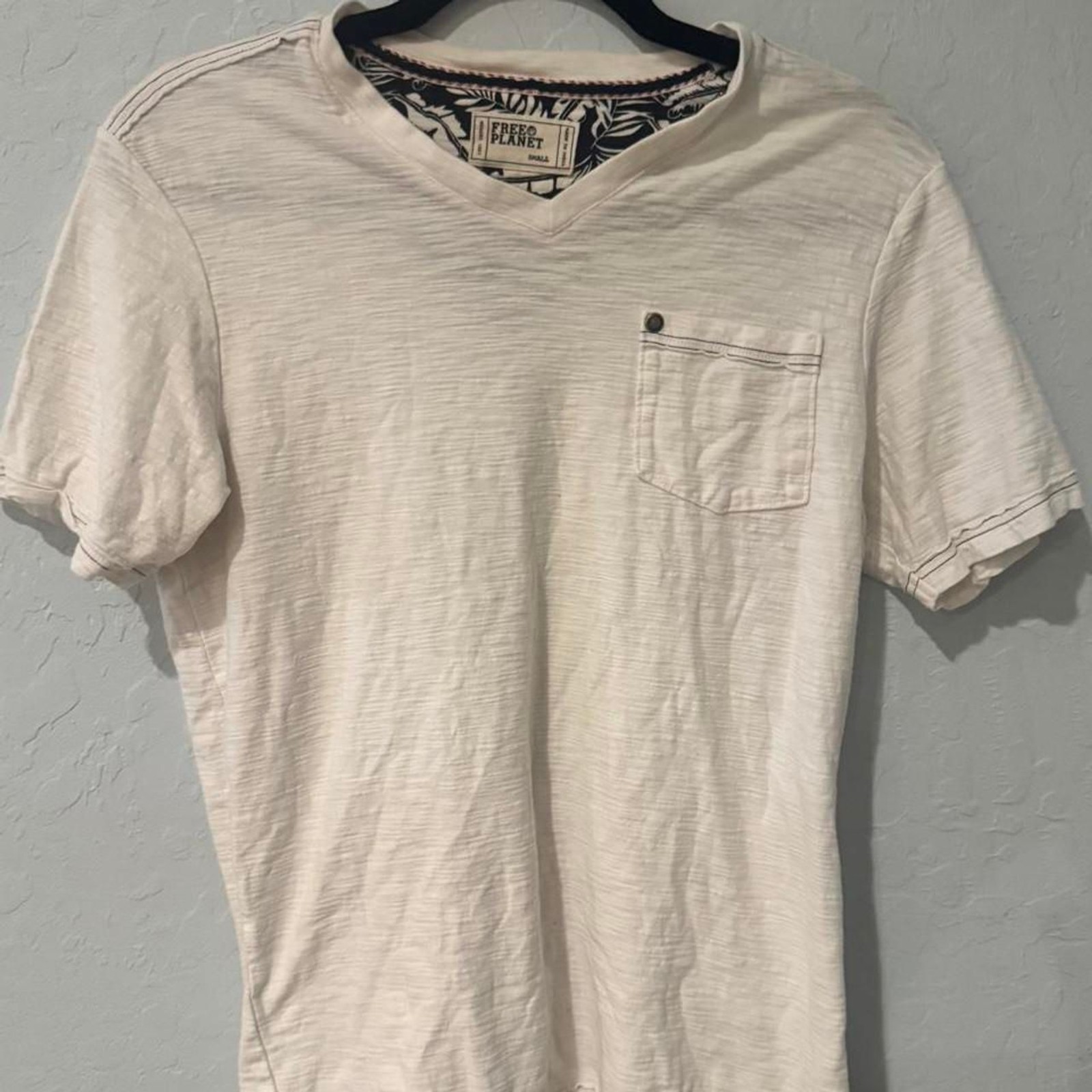 Free-planet Men’s White and Cream T-shirt