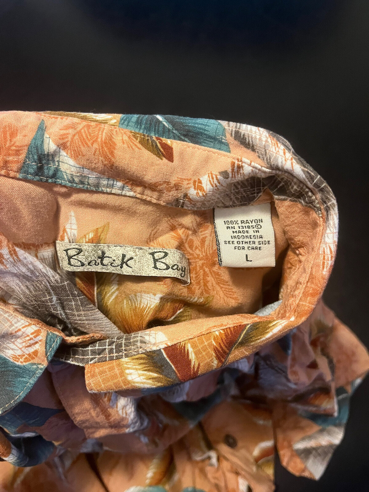 Batik Bay Hawaiian Shirt Men’s Size L 100% Rayon Large Floral Palm Leaves Aloha