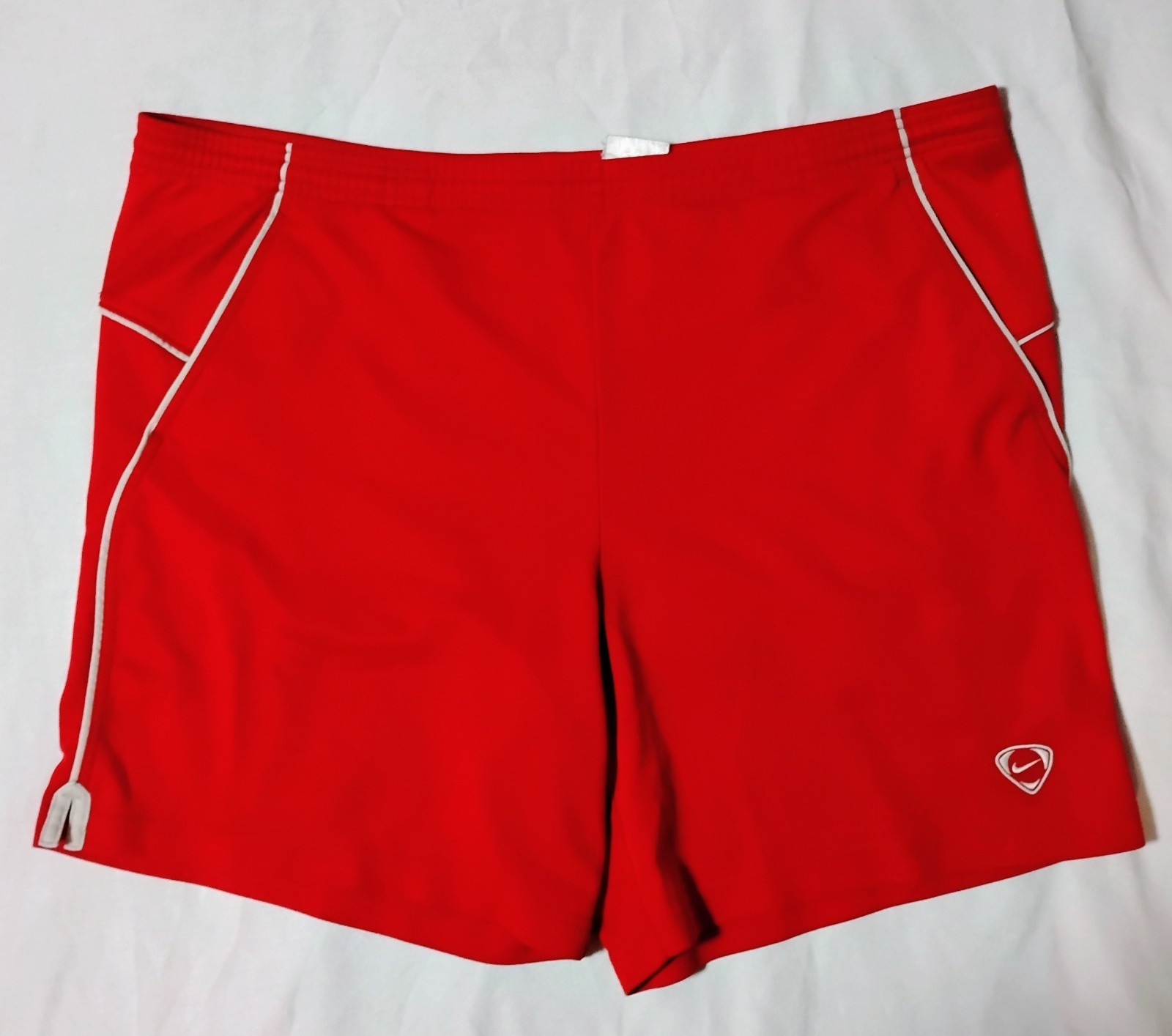 Vintage Nike Mens XL Red Athletic Shorts White Piping Shield Crest Logo Y2K