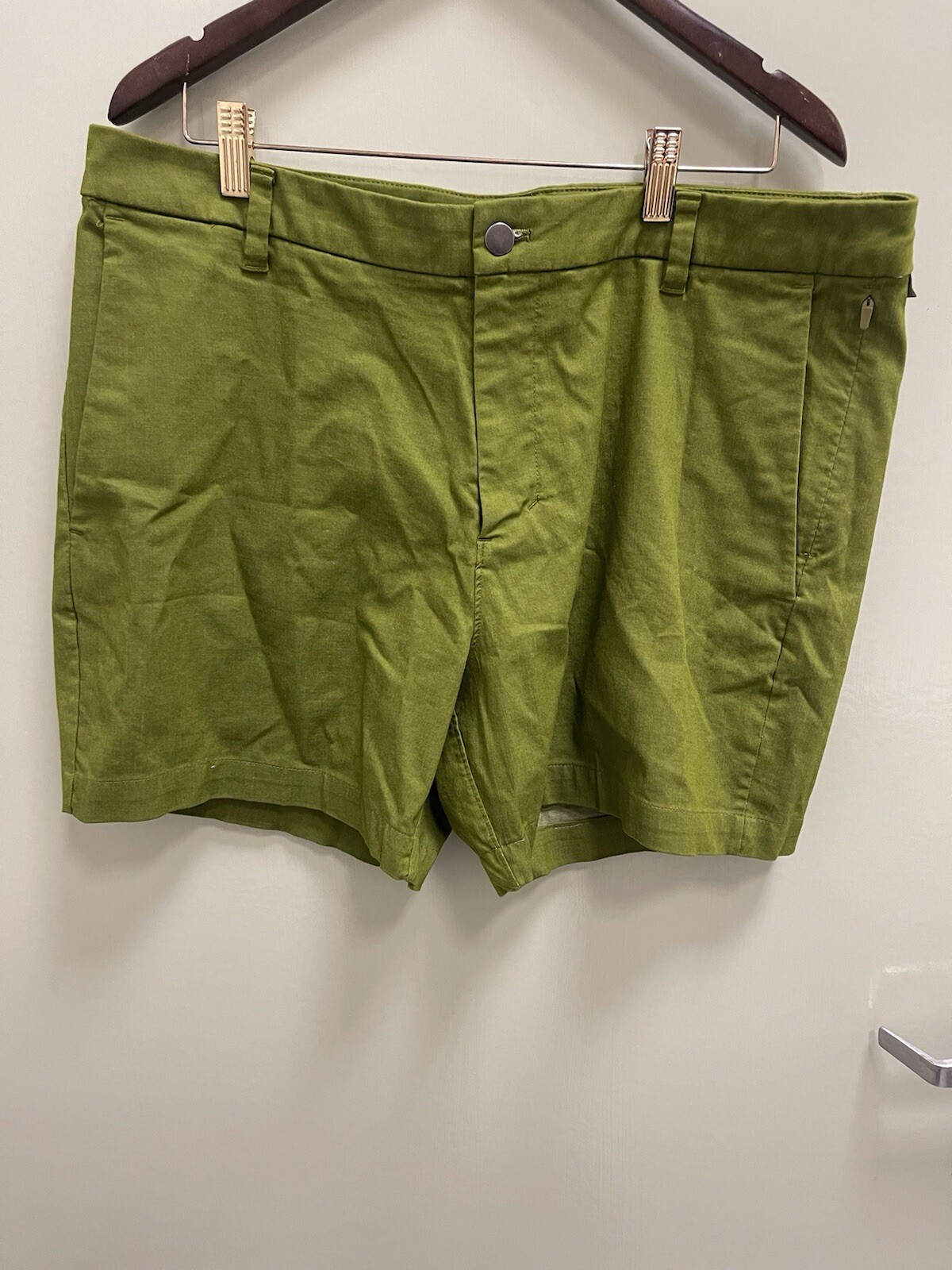 Lululemon Commission Classic-Fit Short 6” Oxford in Juniper Green 38