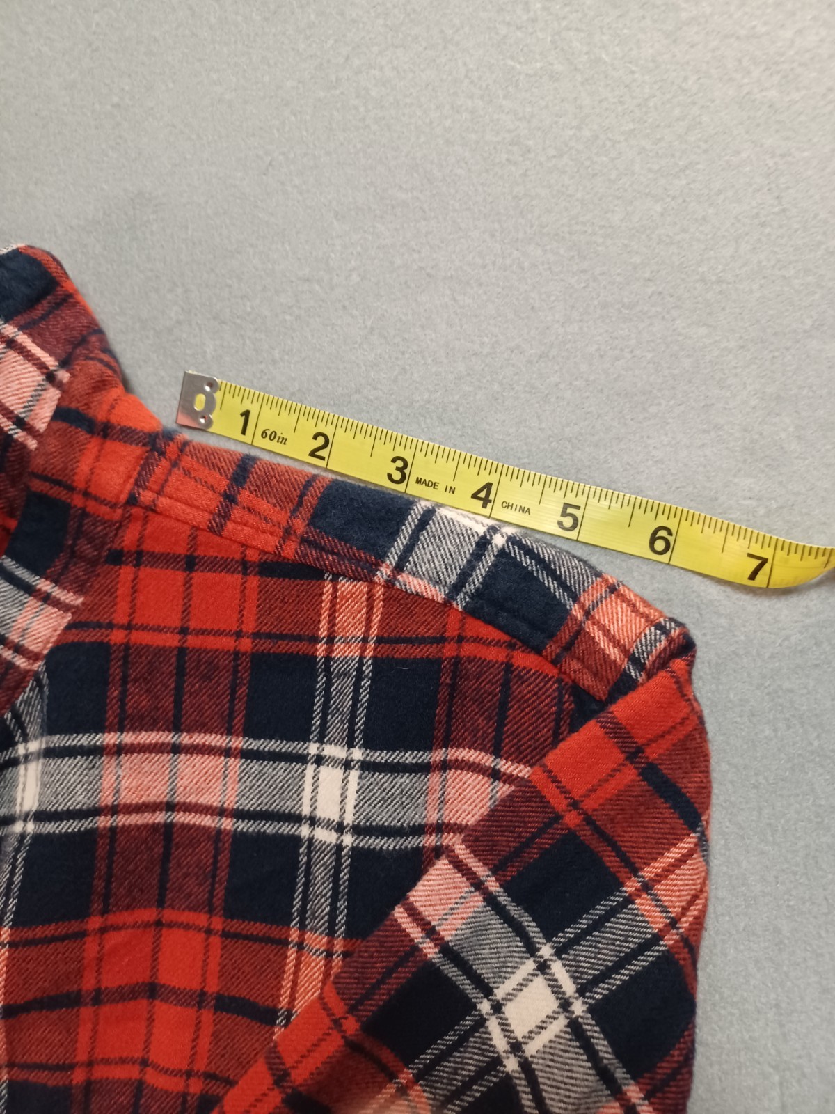 American Eagle Outfitters Flannel Plaid Button-Down Shirt Red Black Men’s M