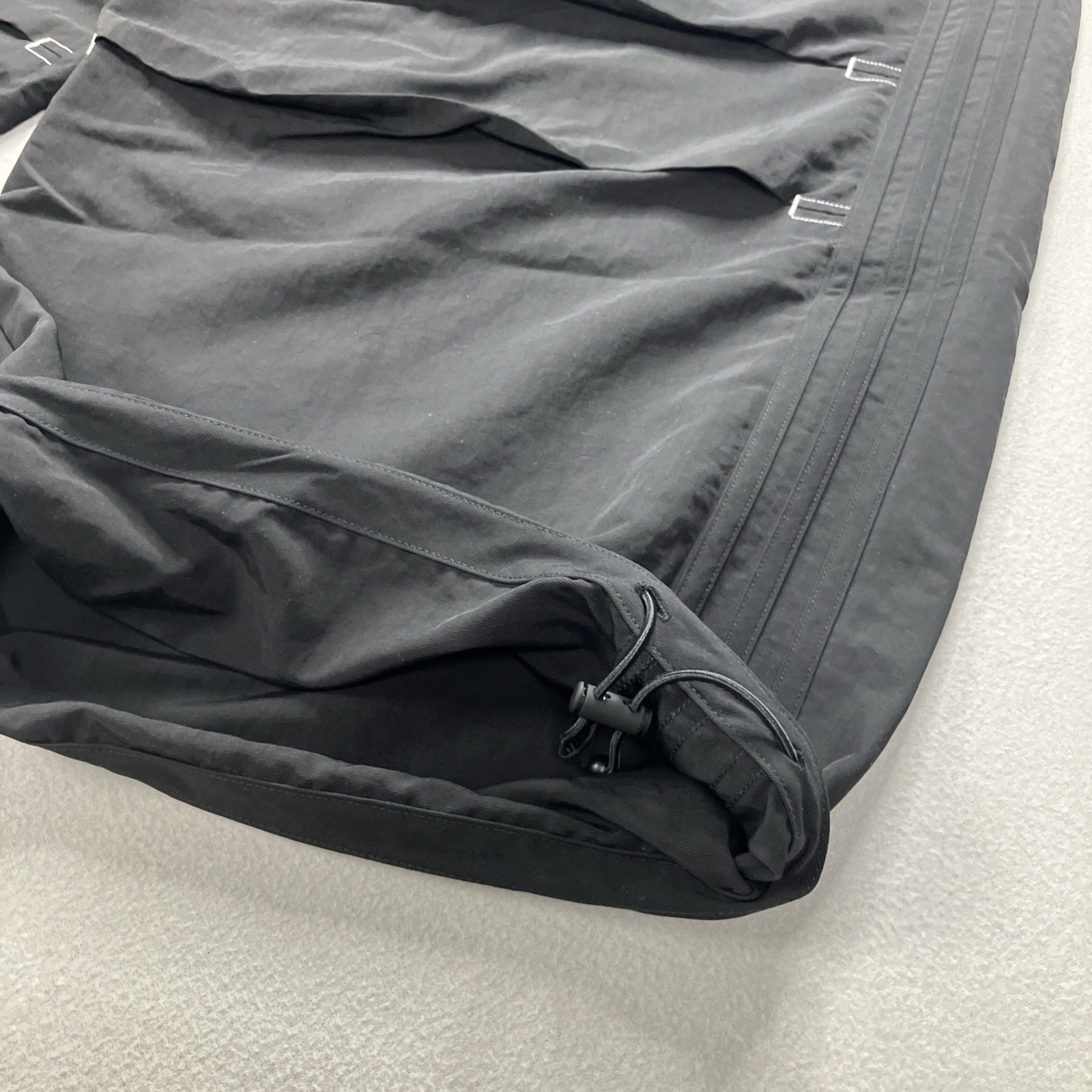 JD5415 Adidas Parachute Loose Fit Pants Bungee-Adjustable Hem Black Men’s Size L